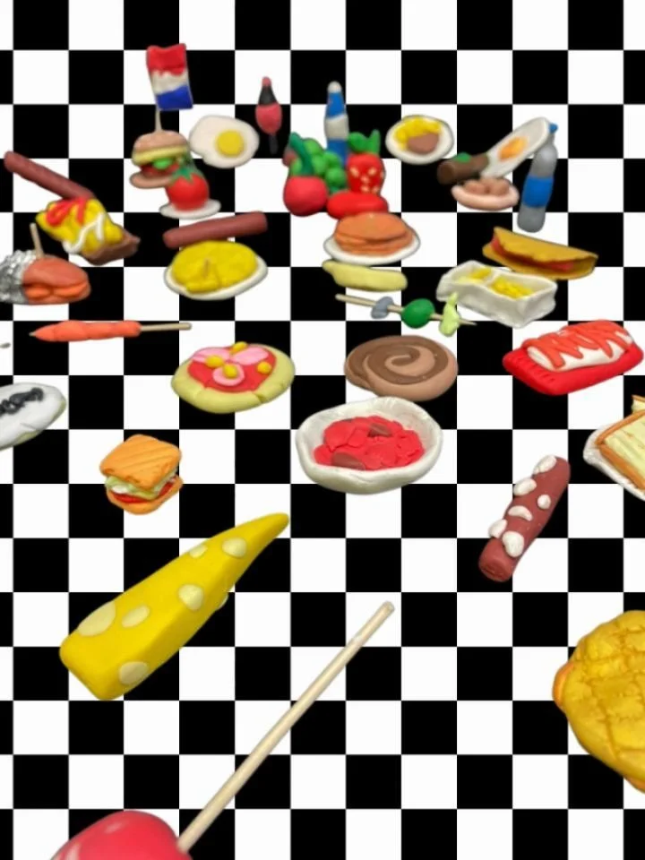 De Derde Helft = Sculpt your favorite snack

Our amazing intern @rosalynntukker (shoutout!) is hosting a workshop where you can create your own snack. Which snack reminds you of a canteen? Recreate it in clay, whether it&rsquo;s a 'frikandel', an AA 