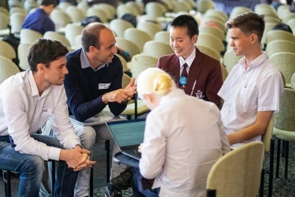 Prof Steven Wise mentoring his team on cardiac stents