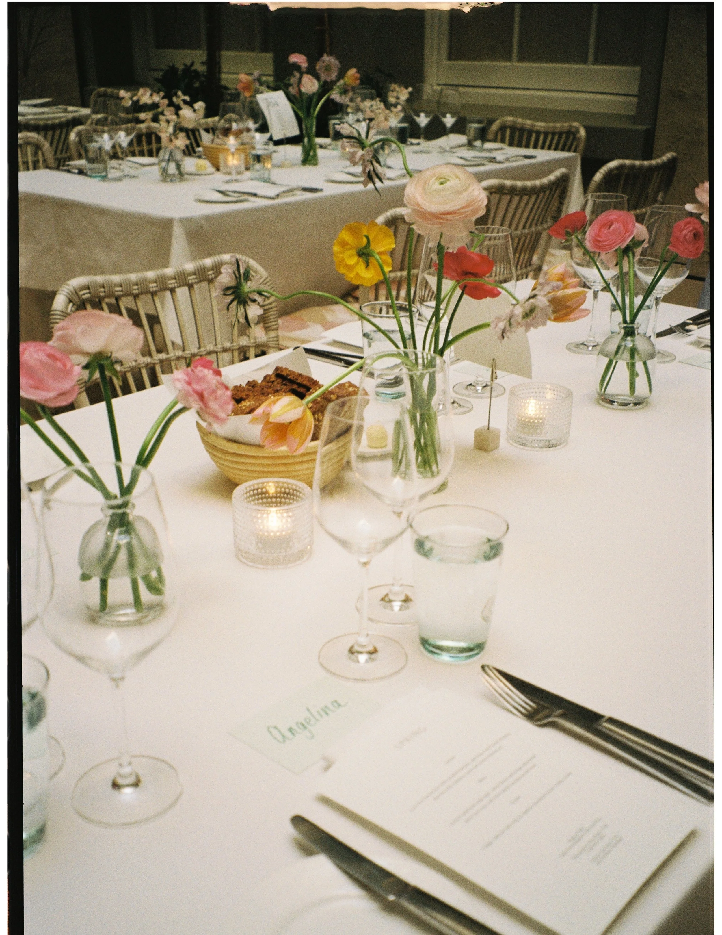 fresh spring blooms for a+b&rsquo;s day 🌸 

main photographer: @studioeoc 
tablescape: @katiess.table 
blooms: @noshbynells 
venue: @spring_ldn