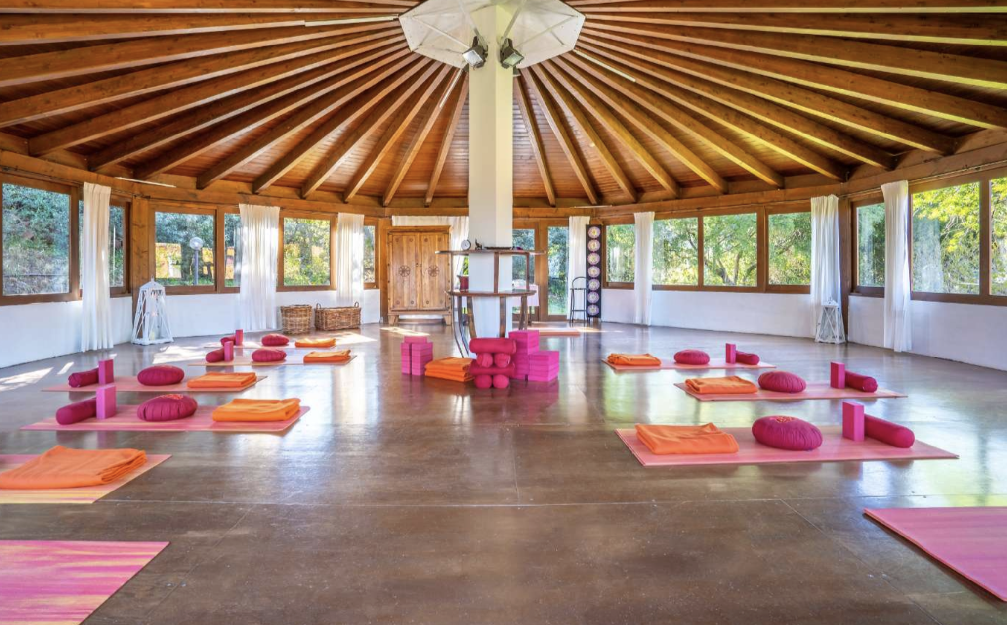 Gorgeous yoga studio Sardina with Studio One Yoga & Fit4travel Retreats