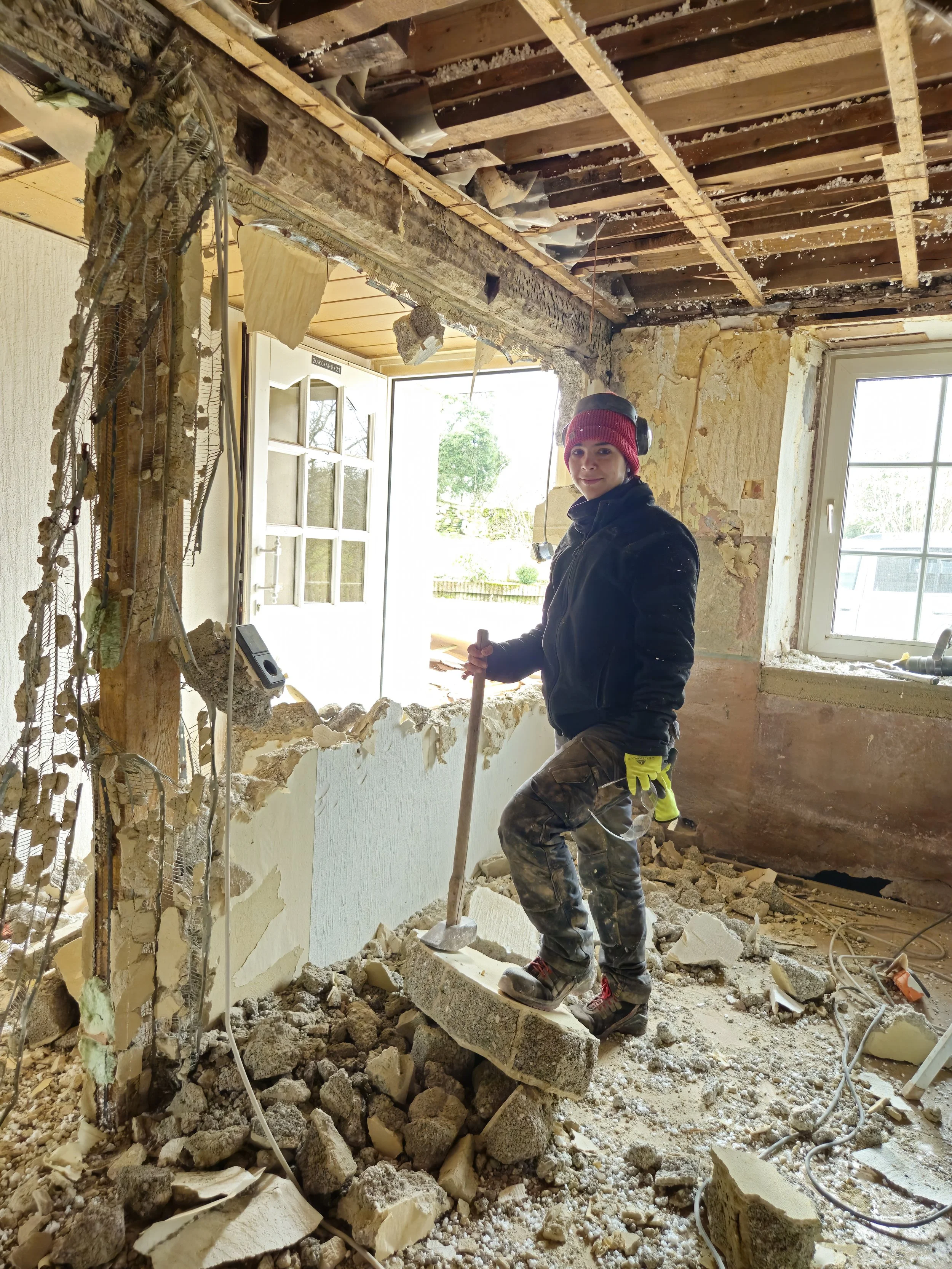 Handwerkerin Frau auf dem Bau am arbeiten I Handwerkerin