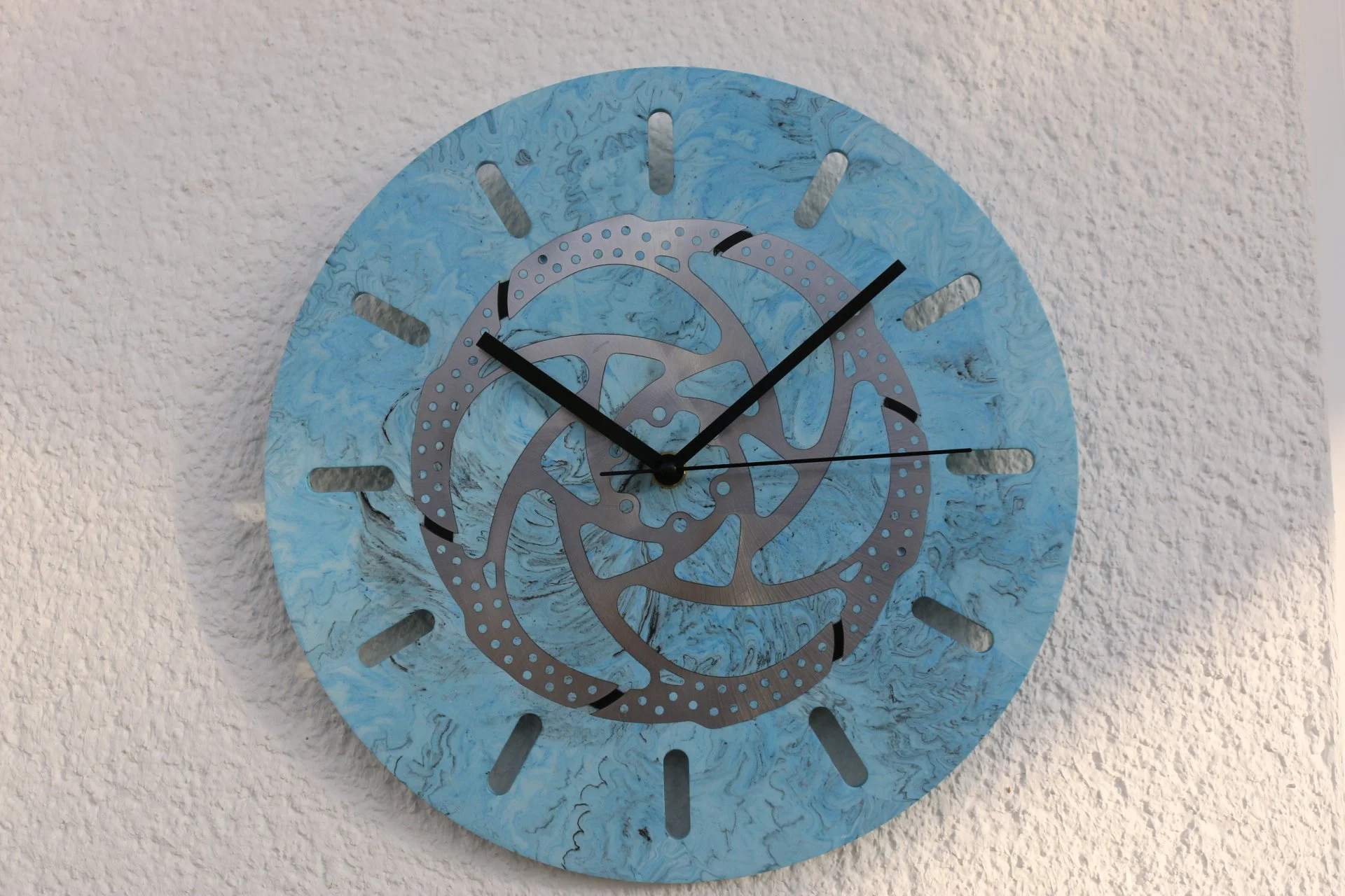 Fahrradbremsscheiben-MTB-Uhr „Ocean Blue“ – handgefertigtes Unikat