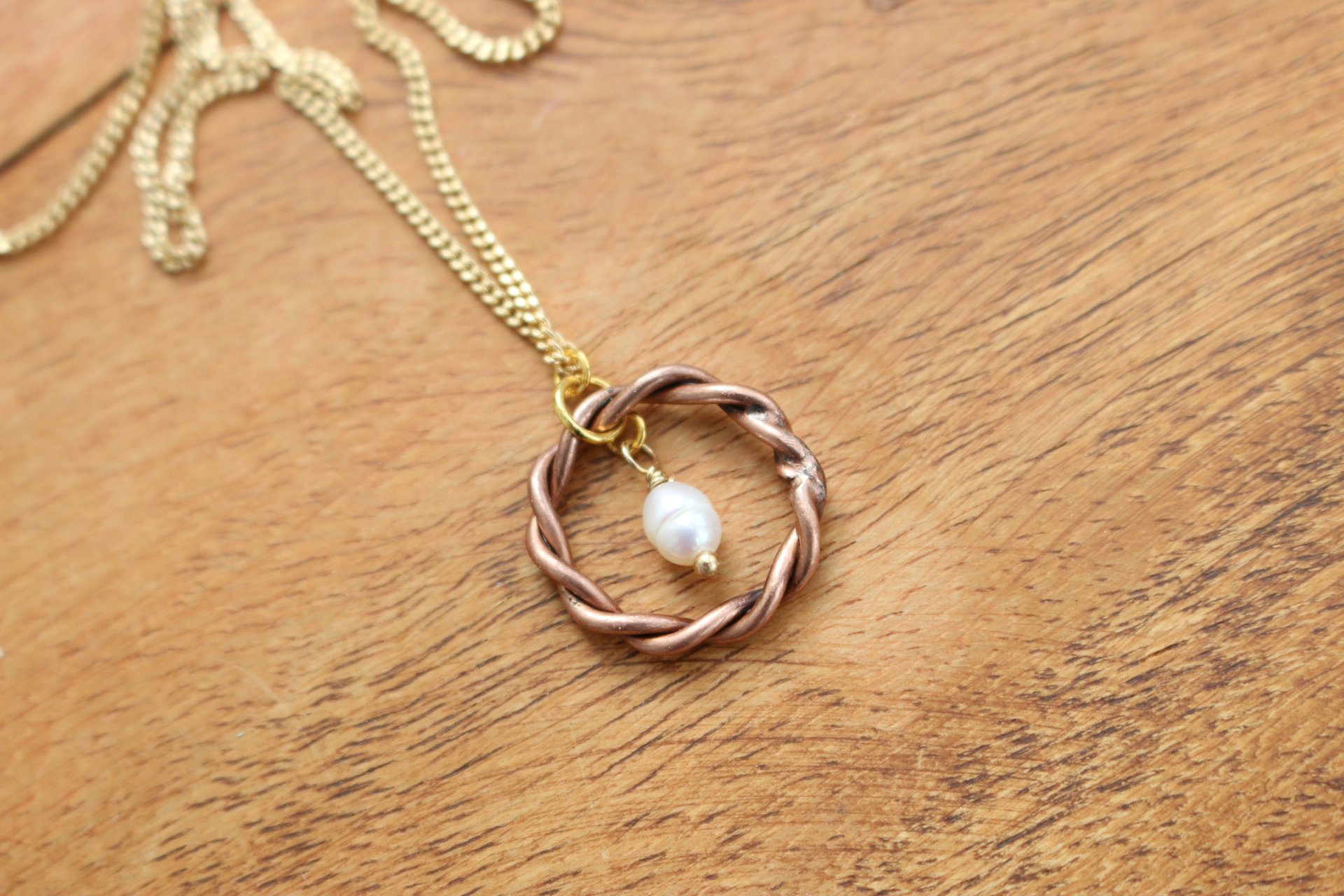 Handgefertigte Kupferkette mit Süßwasserperle – Boho Schmuck Unikat