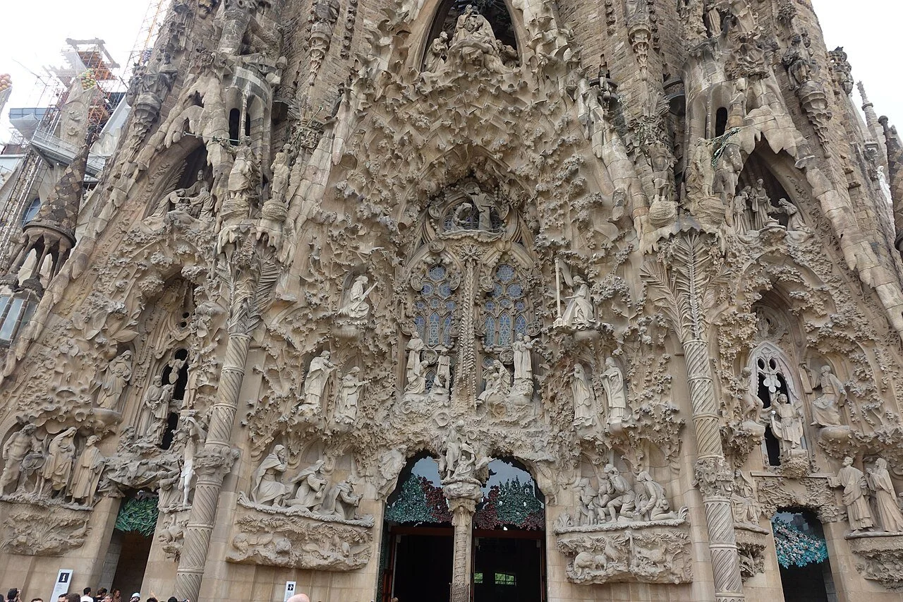Fachada de la Natividad de la Basilica de la Sagrada Familia de Antoni gaudi