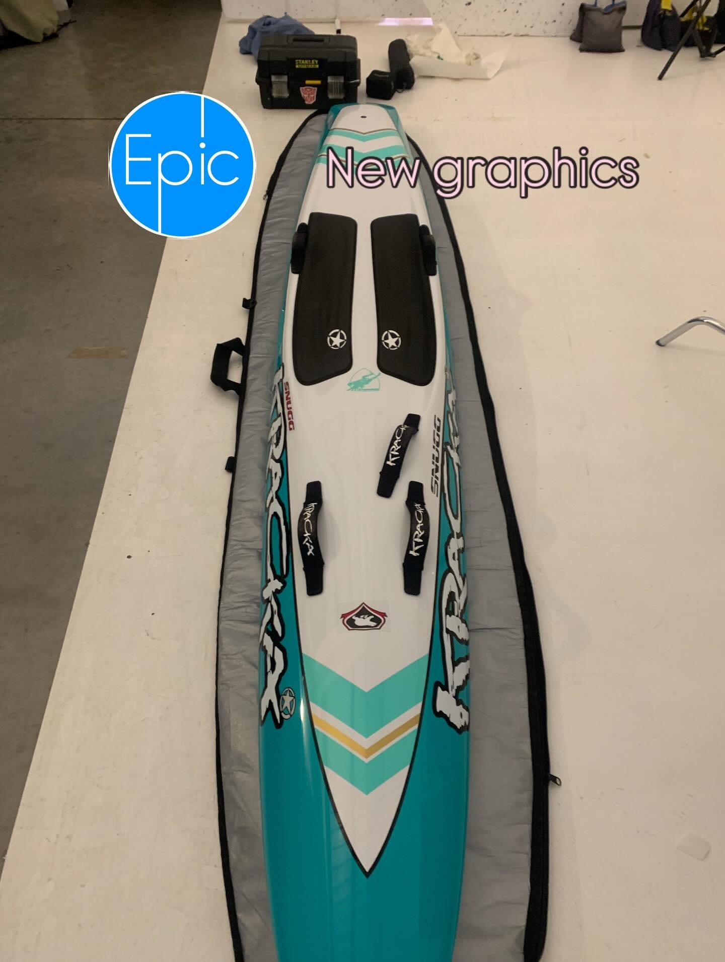 Gold x Turquoise 💛🌊

Custom graphics, produced and installed to completely refresh this board. Clean lines, sharp detail and a colour combo that pops on the water.

Simple. Bold. Effective.

#CustomGraphics #BoardGraphics
#TurquoiseAndGold #Watersp