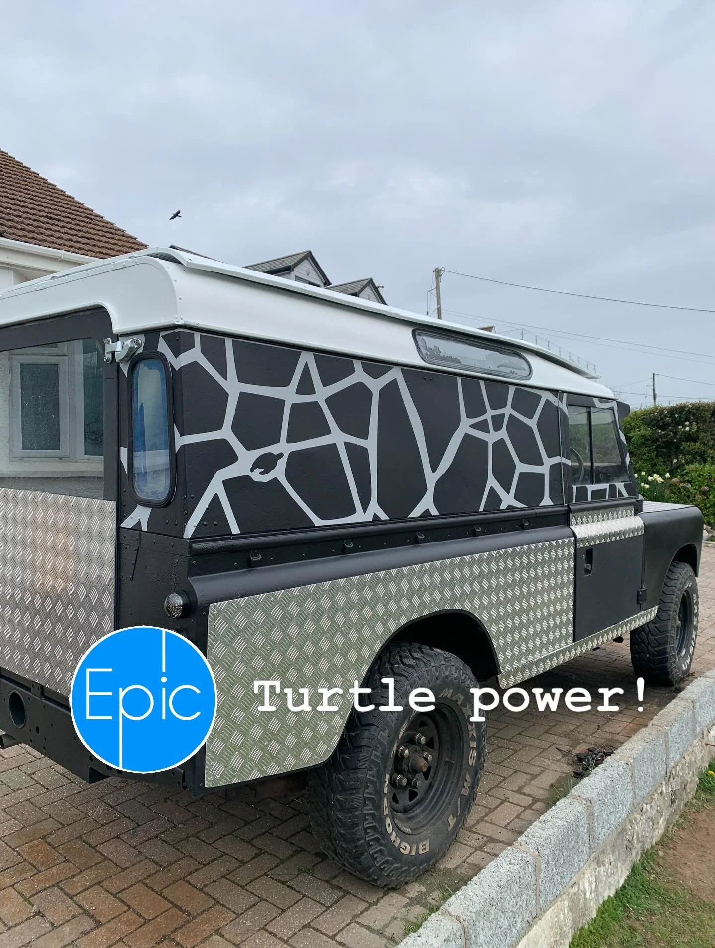 Something a bit different on this one&hellip; 🐢🔥

This Land Rover &ndash; &ldquo;Yurtle the Turtle&rdquo; &ndash; came in for a full custom look, and the brief was clear&hellip;
👉 Matte black
👉 Turtle-inspired design
👉 Something completely uniqu