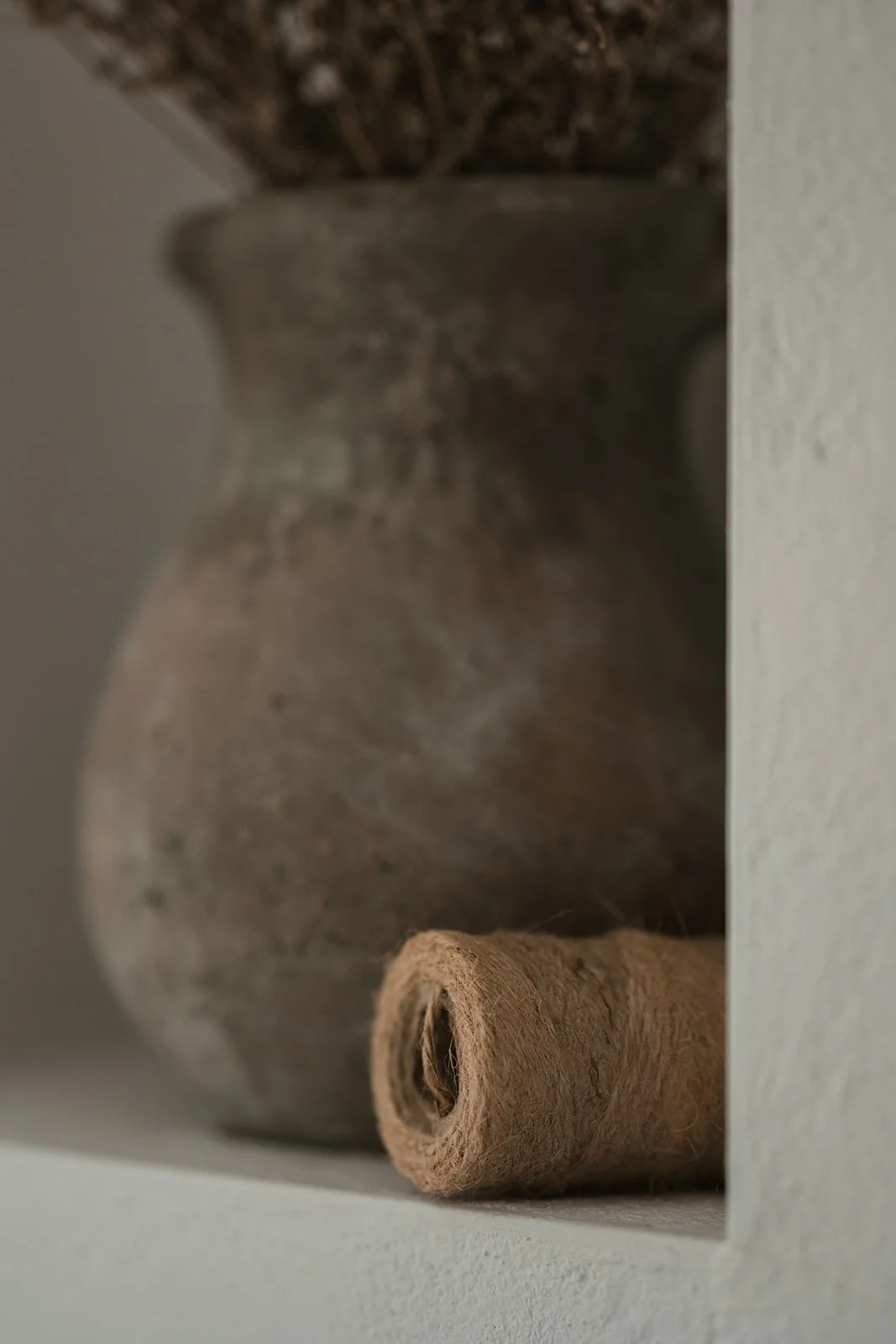 Dekoelemente in einem Raum.