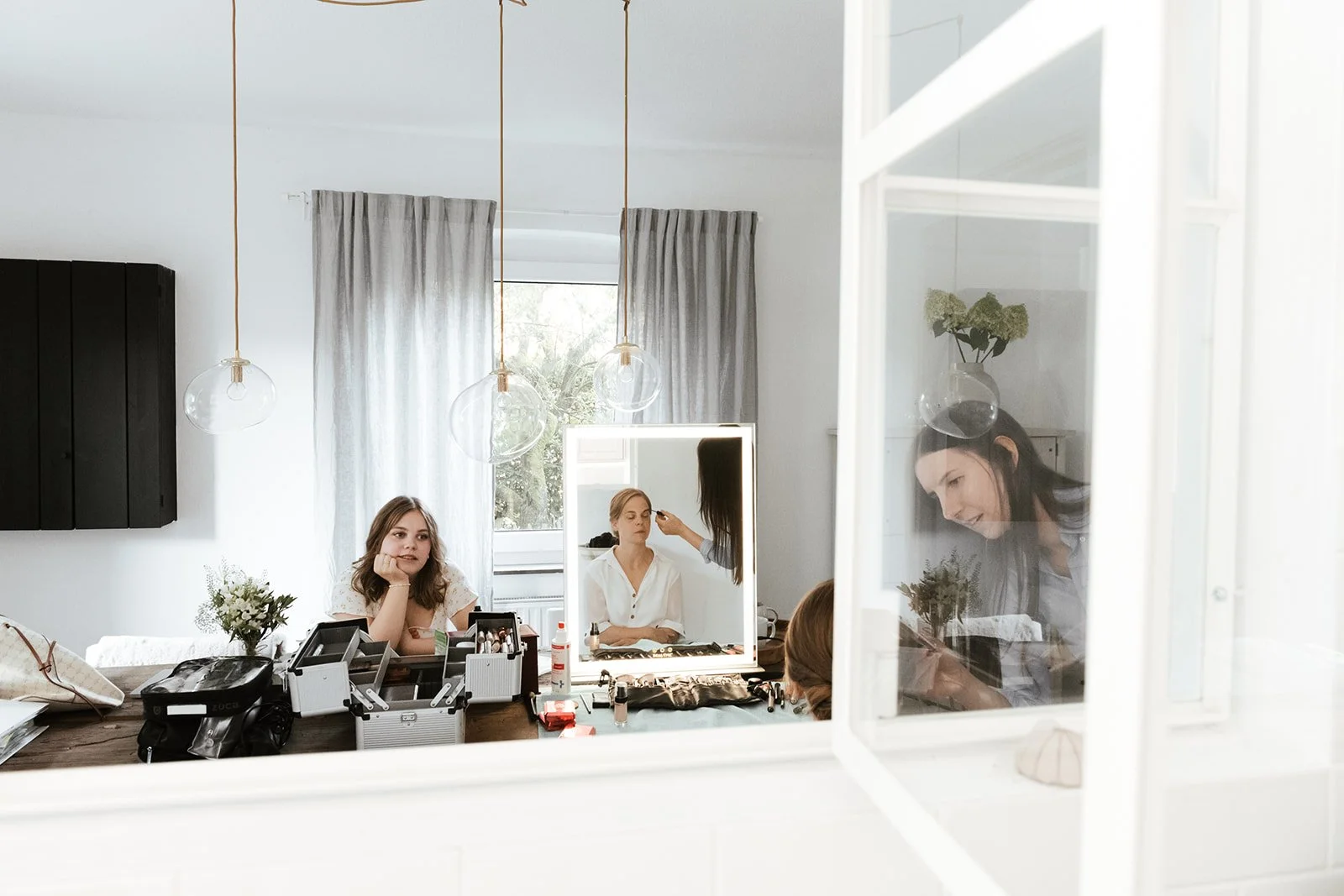 Getting Ready Aufnahme von einem Raum , wo sich die Braut vorbereitet.