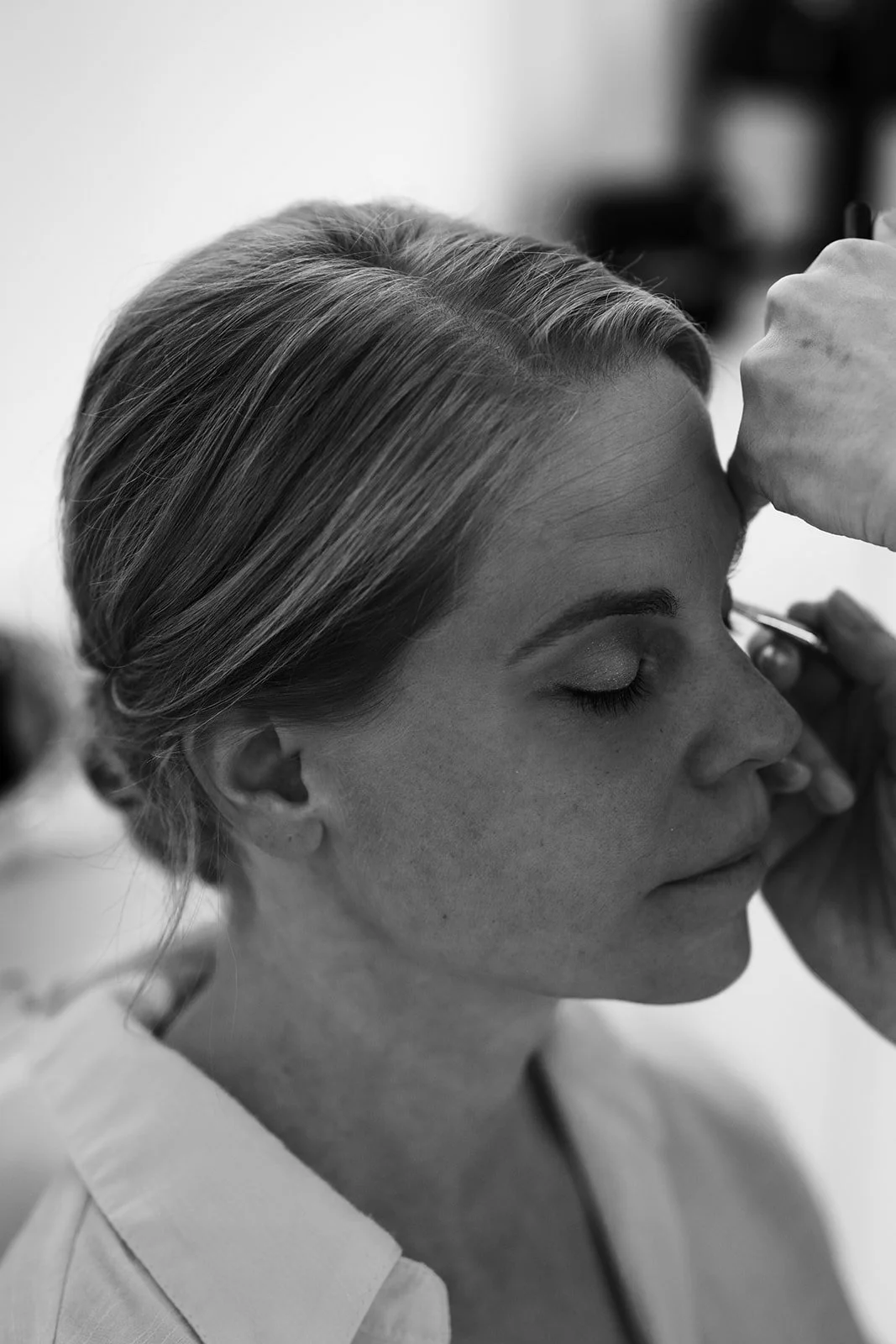 Getting Ready Aufnahme von einer Braut , die grade geschminkt wird.