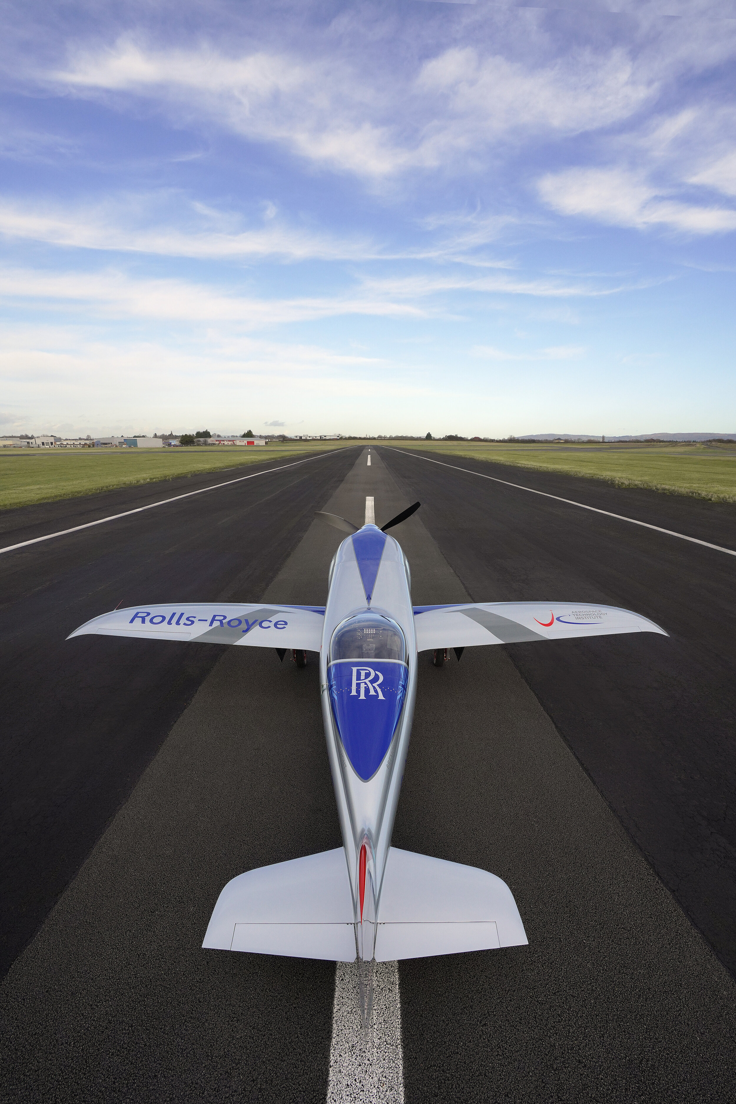 Rolls-Royce_Accel_Electric_Flight2.jpg