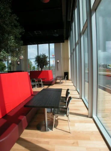 Woonconcept Meppel bedrijfsrestaurant bank helder kopie.jpg