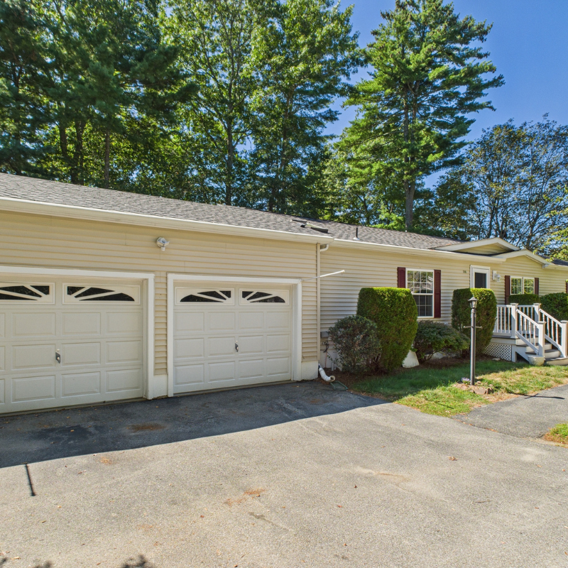 A beautiful ranch-style home recently sold by Pam Corning in the Oak Point 55+ active adult community in Middleboro, MA, serving South Shore downsizers.