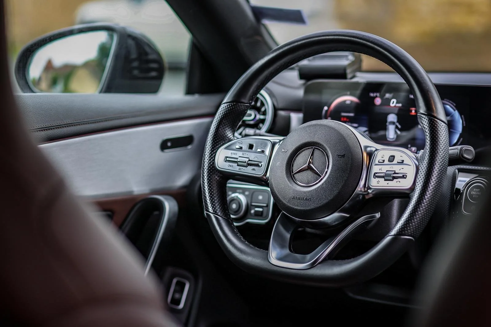 mercedes benz taxi aux alentours de châteauroux indépendent pour transport privé hospitalier (médicalisé et conventionné) liasion gare aéroport. Professionalisme, ponctualité, confortabilité, services haut de gamme, trajet toute distance 7j/7 24h/24