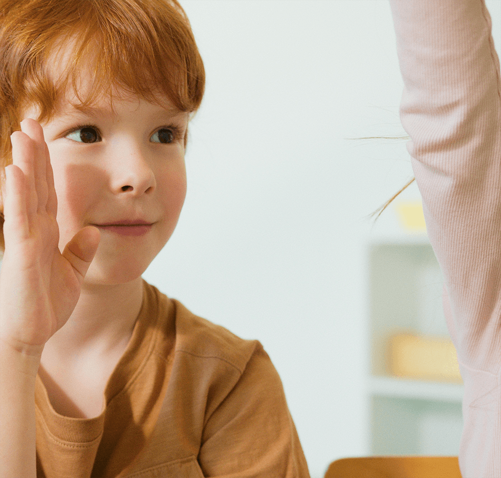 Jeune garçon participant à la formation de secourisme les petits sauveteurs en Bretagne