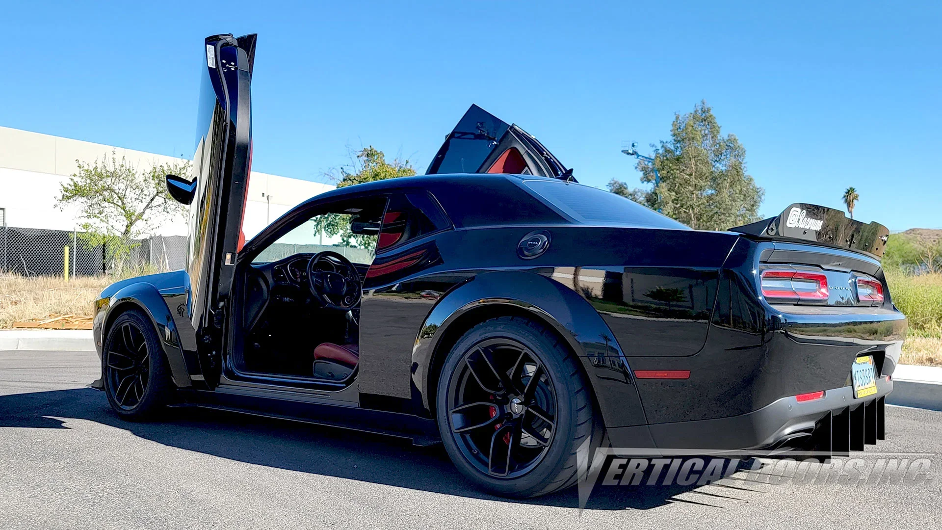 VDCDCHAL08_challenger-lambo-doors-razoruno-2_54176a41-1bf3-4522-b4d1-68754b99850a.webp