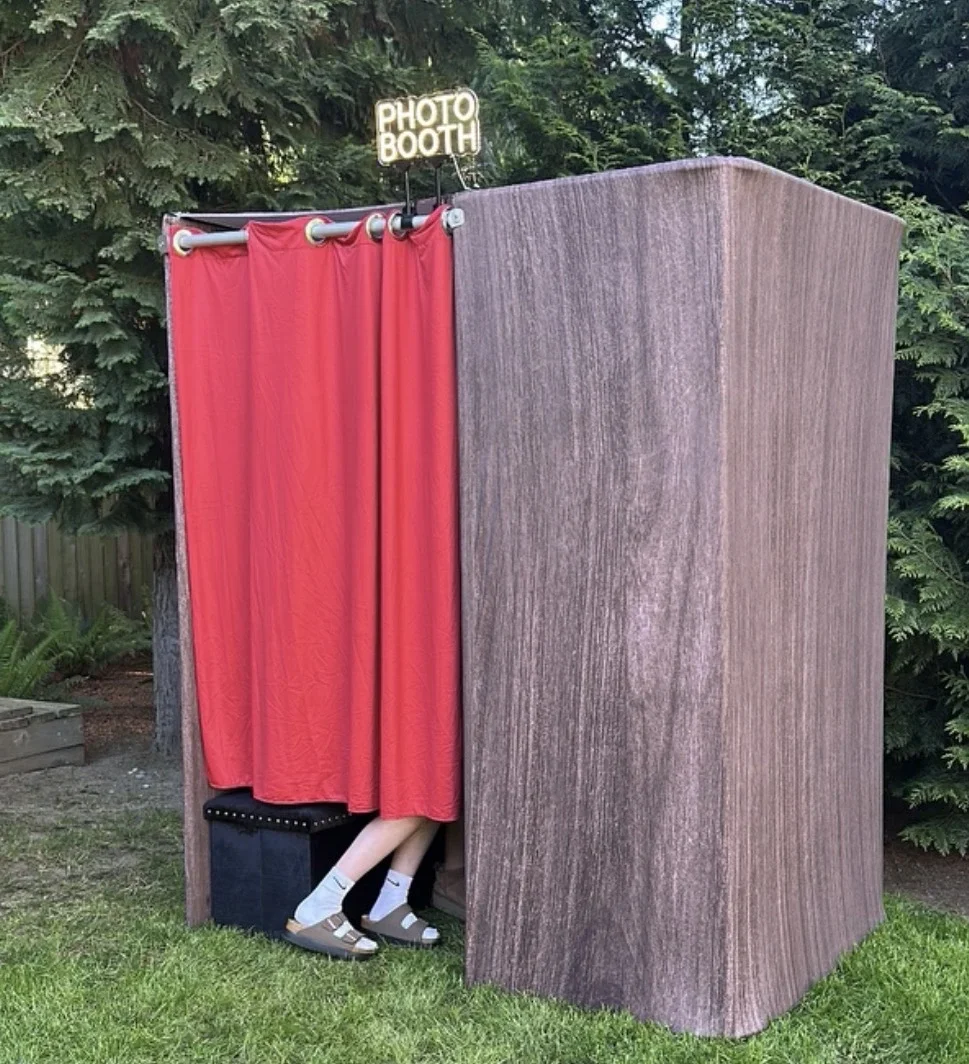 enclosed-photo-booth-vintage-style-graduation-mercer-island-wa