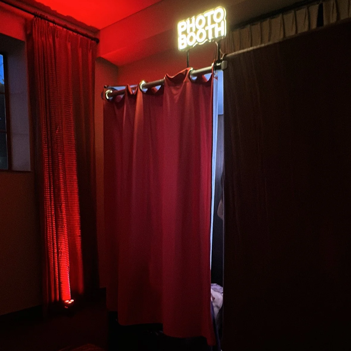 vintage photo booth seattle