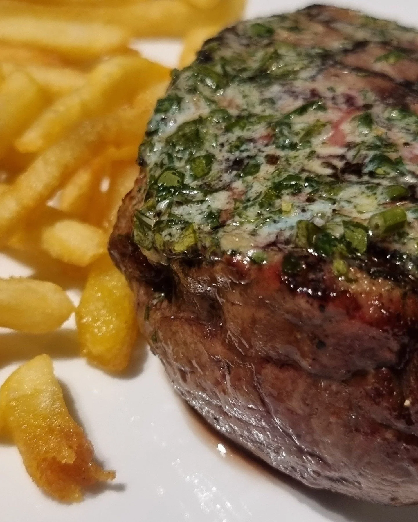 𝗪𝗲𝗱𝗻𝗲𝘀𝗱𝗮𝘆𝘀: 𝗦𝘁𝗲𝗮𝗸 𝗙𝗿𝗶𝘁𝗲𝘀 + 𝗱𝗿𝗶𝗻𝗸 𝗼𝗻𝗹𝘆 &pound;𝟮𝟬! Every Wednesday between 5pm and 9pm you can enjoy a fantastic steak with fries plus a pint of Madri or glass of House Wine for &pound;20. #steakfrites #joesbrasserie #st