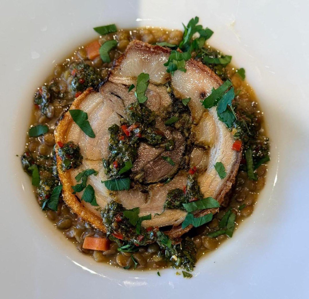 Joe's launched its new Sunday Carvery yesterday and it was an instant hit! Best seller: the Porchetta! Be sure to book your table in good time!! 🔪🍽️ #sundaycarvery #sundaylunch #sundayroast #joesbrasserie #sundaysinlondon