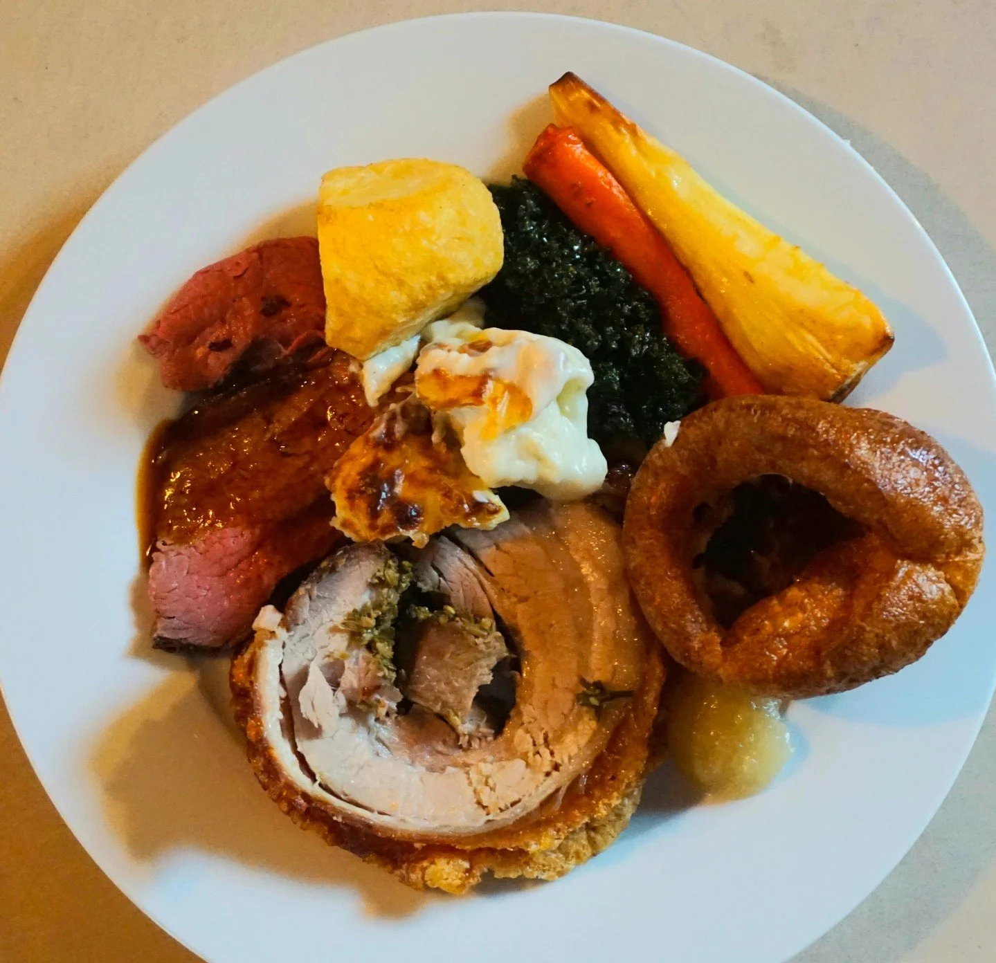 𝗜𝘁'𝘀 𝗘𝗮𝘀𝘁𝗲𝗿 𝘄𝗲𝗲𝗸! We have a very special Easter Sunday carvery all lined up.. a choice of roasts including Lamb of course, plus all the trimmings. With a selection of salads, smoked fish and charcuterie for a first course and some great 