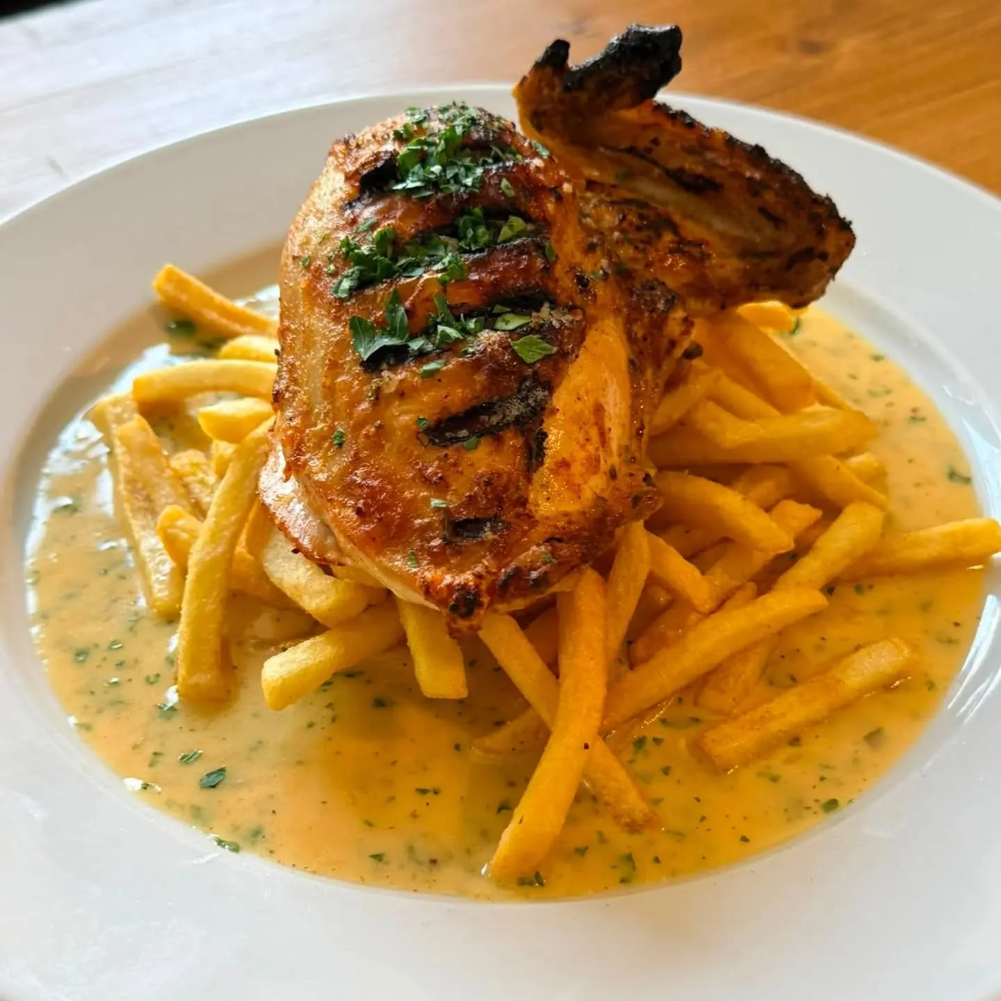 It's Thursday which means bottomless Poulet Frites day! As much as you want for &pound;19.50 (per person over 90 minutes). AND of course Happy Hour is now 3pm to 7pm.. @madriexcepcional @ &pound;5.50 plus cocktails and wine! #thursdayevening #joesbra