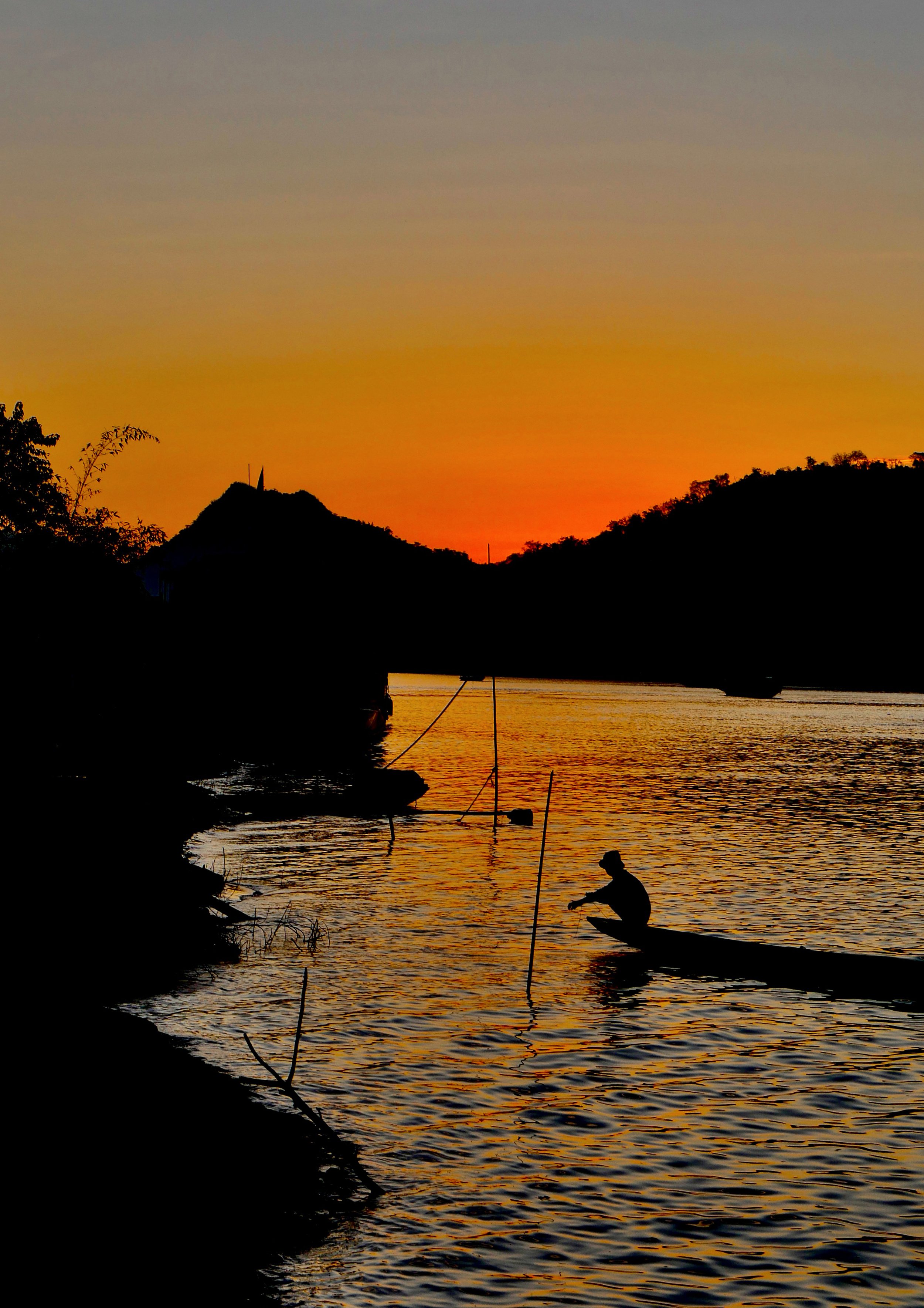 Fin de journée pour un pêcheur Laotien