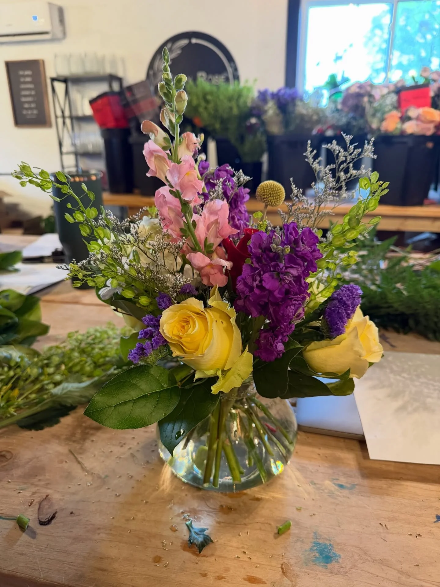 Some of today&rsquo;s Mother&rsquo;s Day arrangements. 😍
