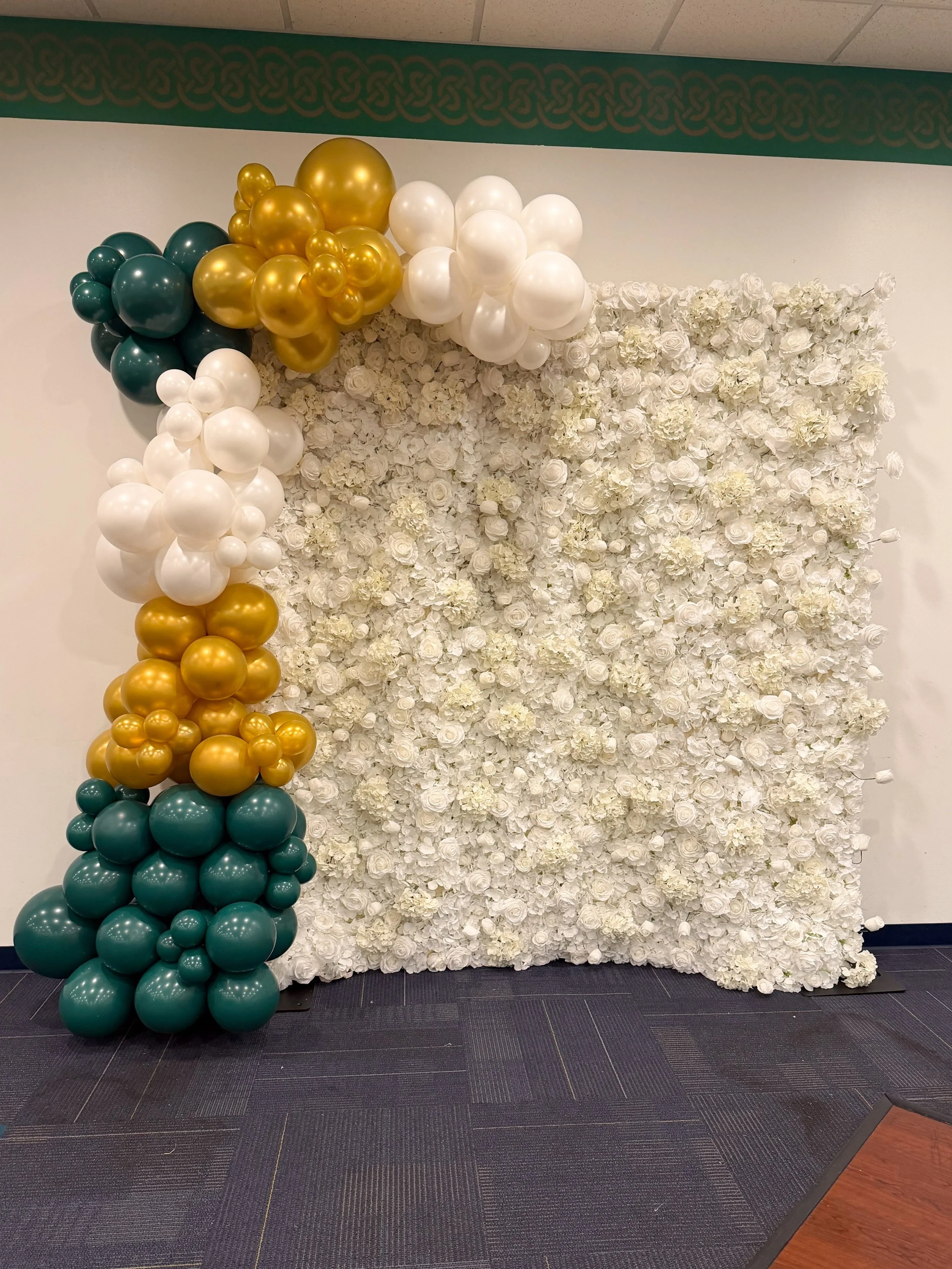 Graduation Season 🤍 We love the universality of our Bianca Wall!

#sienasaints #flowerwallbackdrop #gradseason