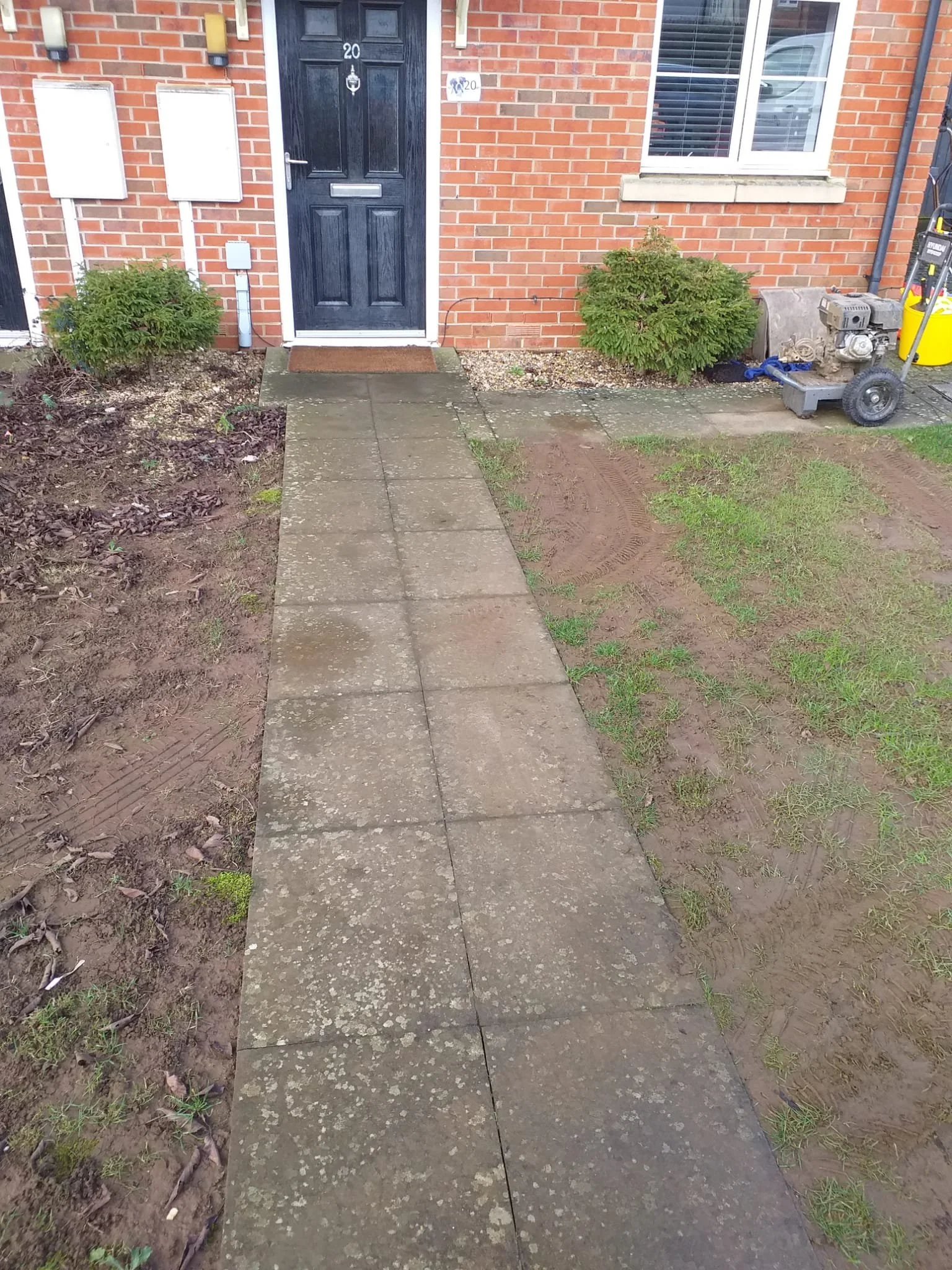 Driveway (Pressure Wash)