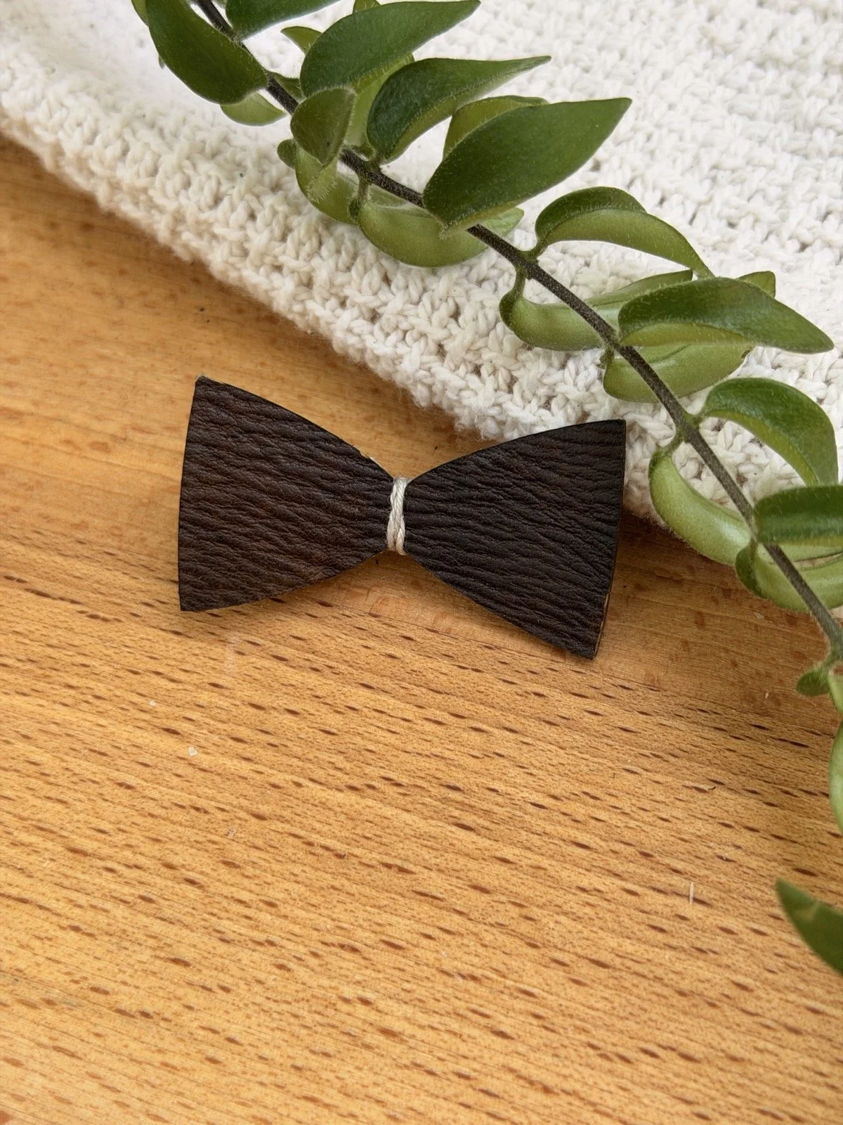 Small Sophie Bow shown in Chocolate Sumac Finish