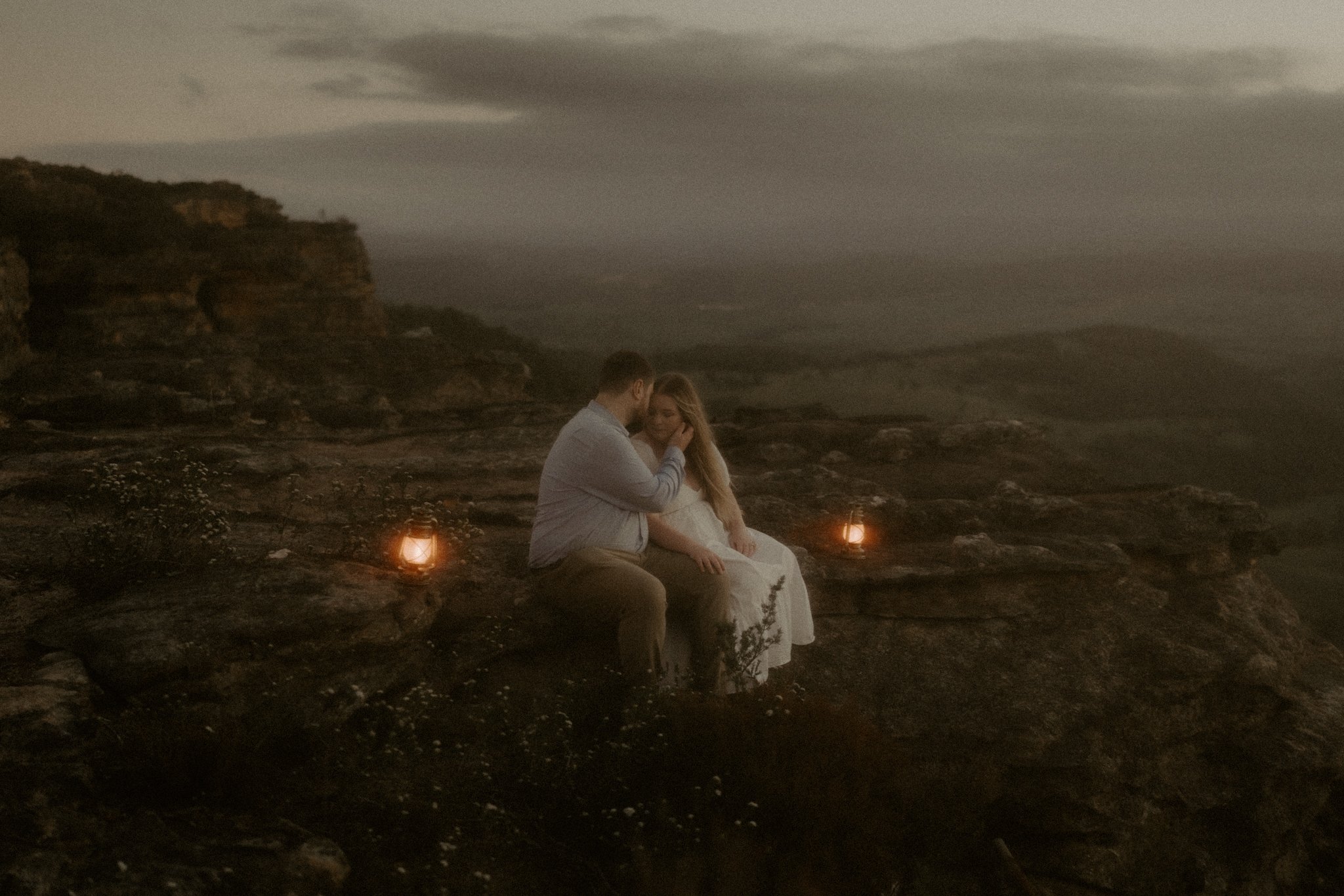A romantic summer engagement photo session in the Blue Mountains.