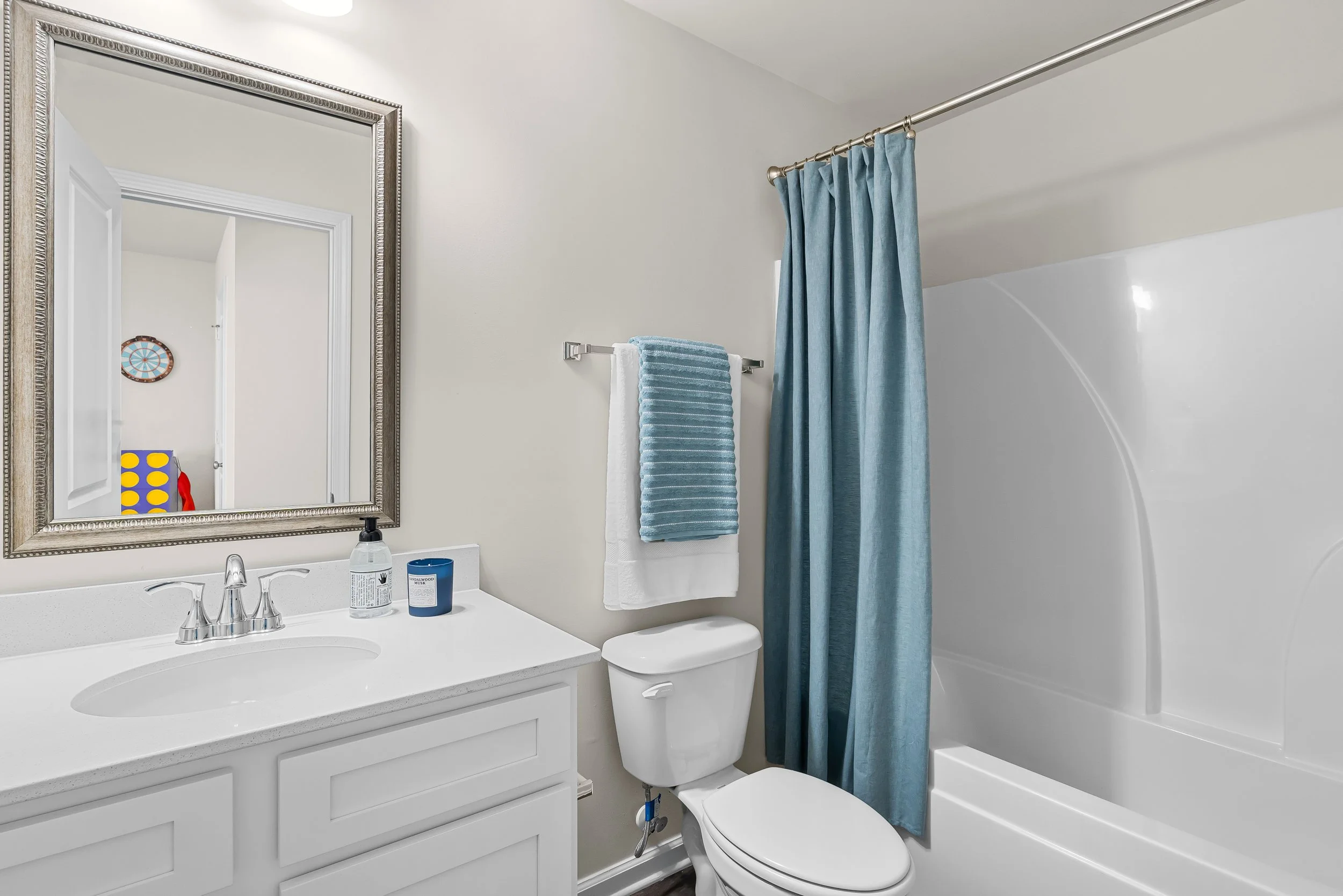upstairs bath.jpg