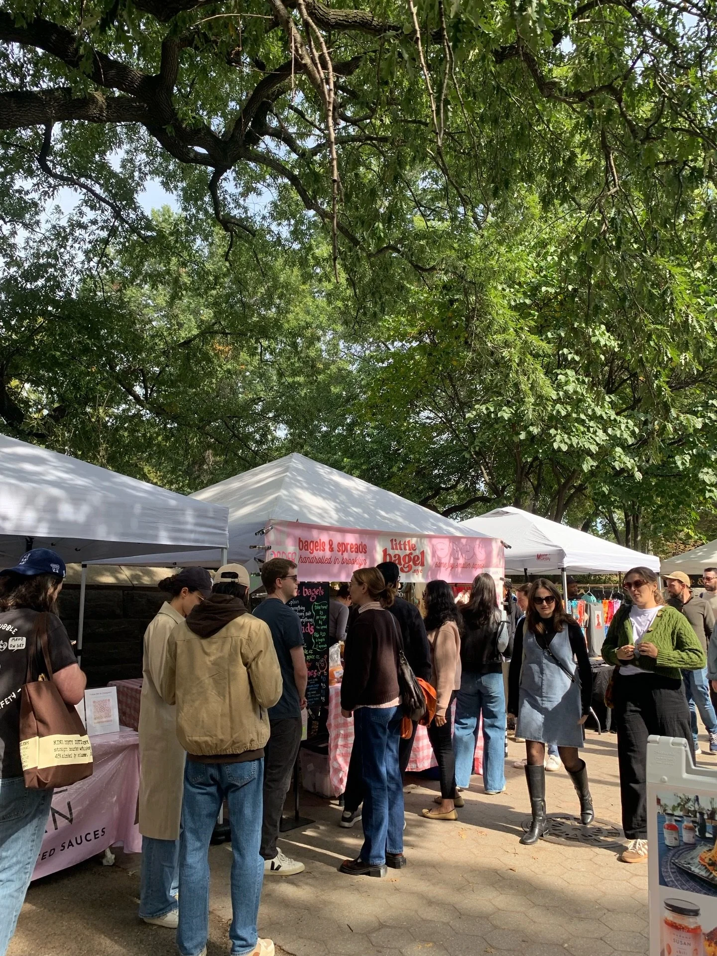 HIRING for our bagel market stands!

We need more great people to keep up with demand :) good problem to have!

Bonus points if you can use a knife to cut bagels in half, and extra if you have a driver&rsquo;s license.

Shifts are Saturday, Sunday, o