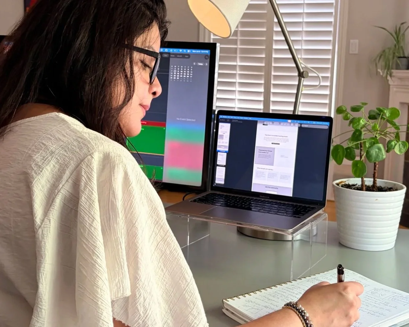 designer-working-at-desk