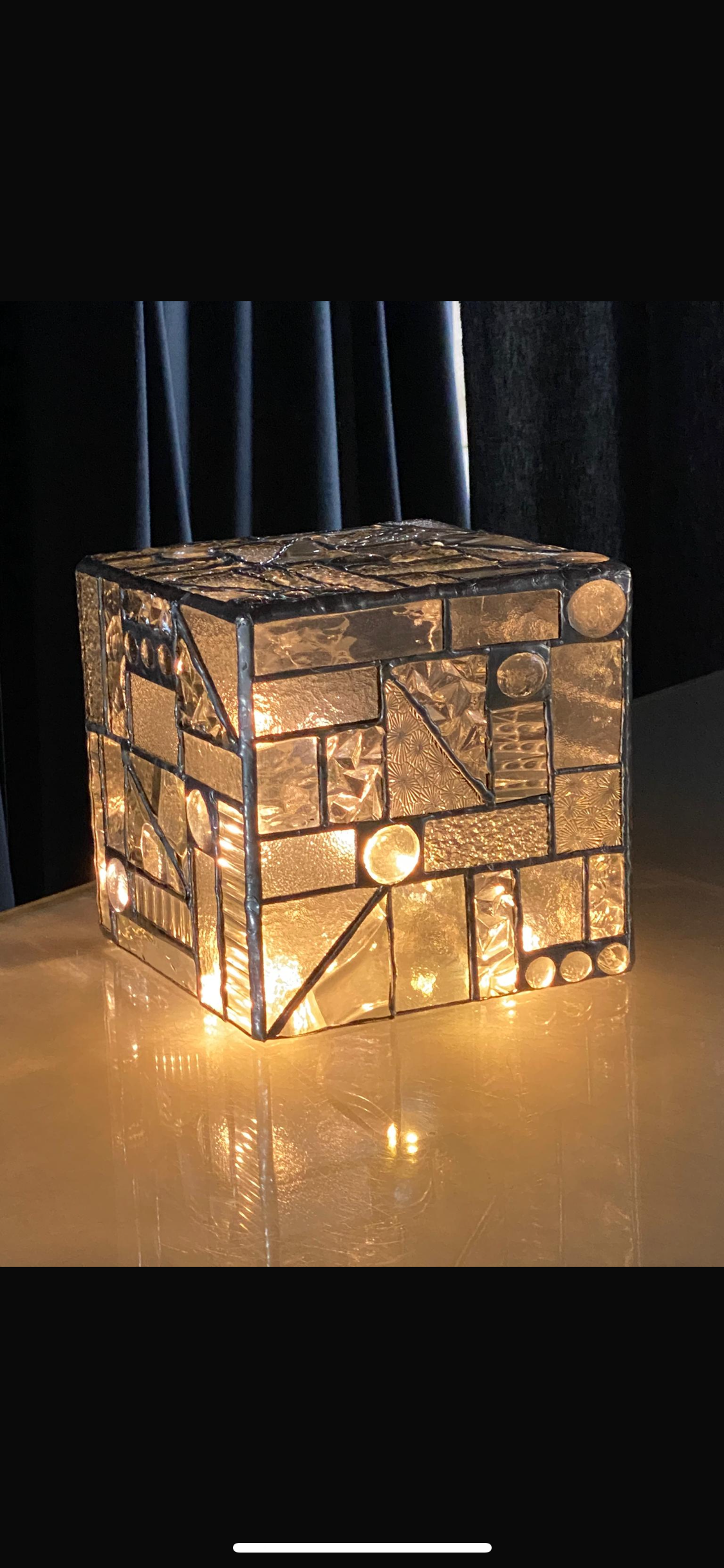 Cube Blanche Grande avec triangles