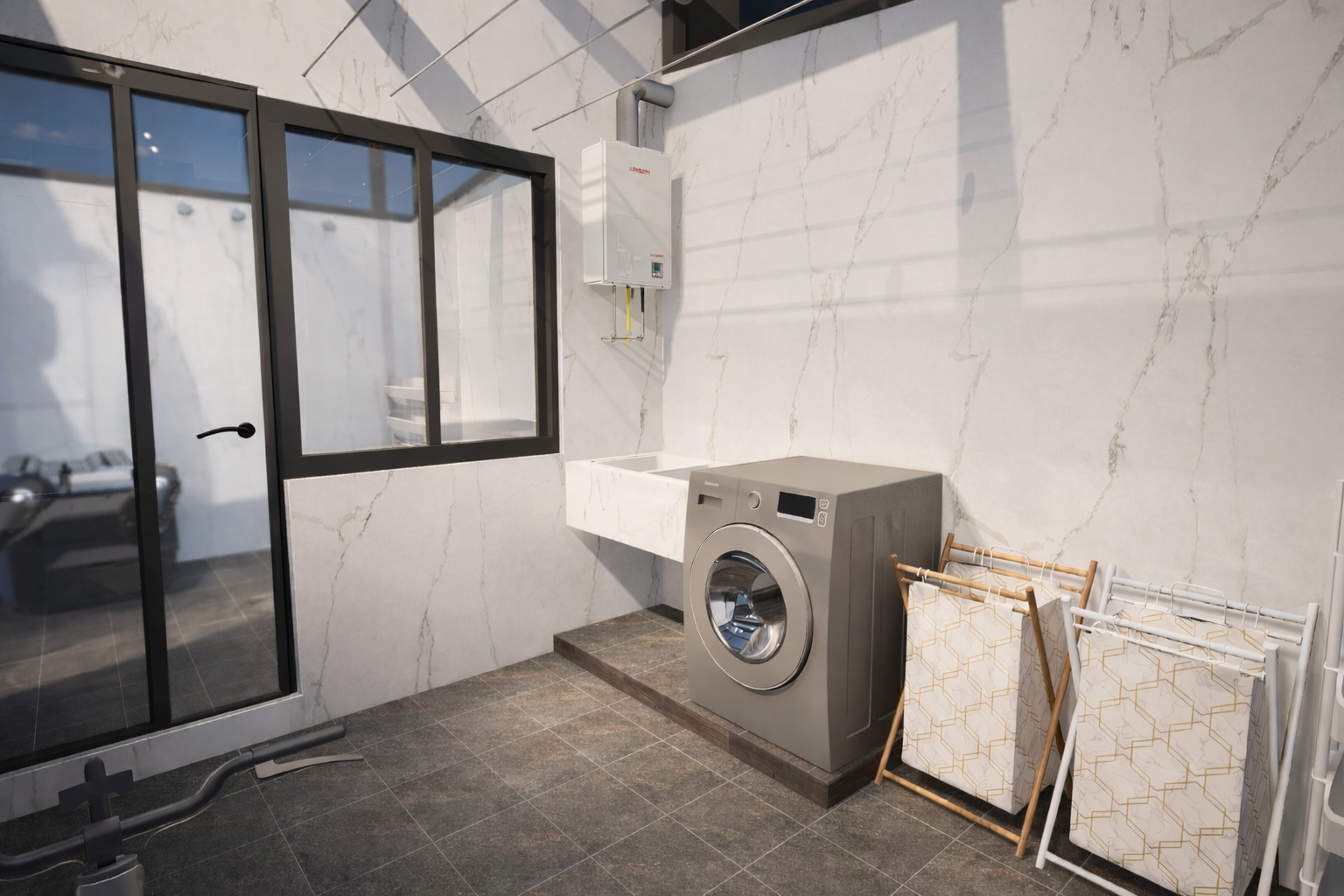 Lavadero con lavadora, lavadero con lavabo, lavadero con ventanas con vidrio y marco negro, paredes de mármol, un tanque de agua instalado en la pared y un tendedero con ropa.