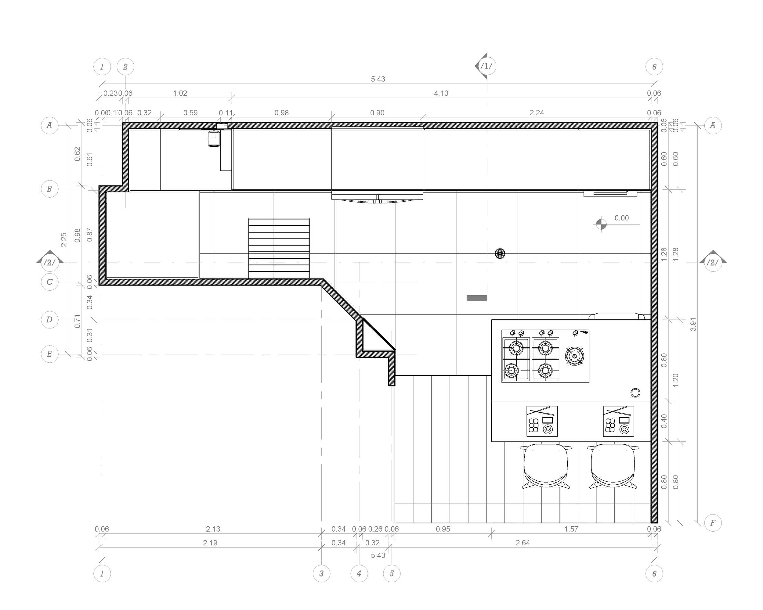 Plano arquitectónico de una planta con detalles de medidas, una cocina con estufa y fregadero, dos sillas frente a una mesa, escaleras y varias habitaciones.
