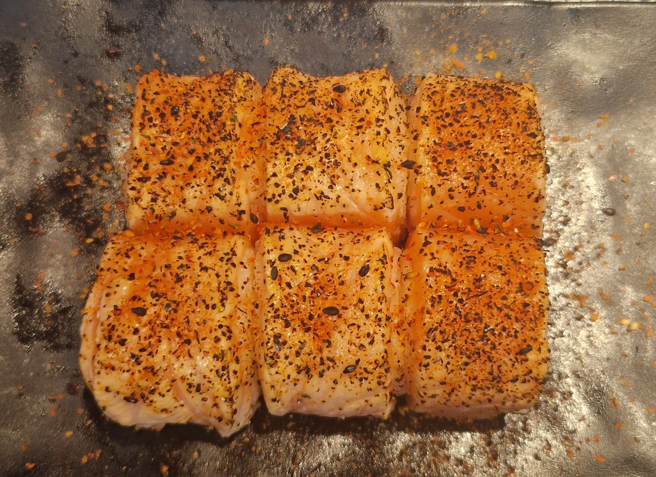 Maki pink saumon tataki fromage shichimi