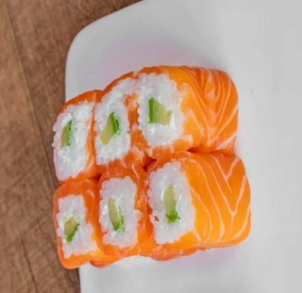 Maki pink saumon avocat fromage