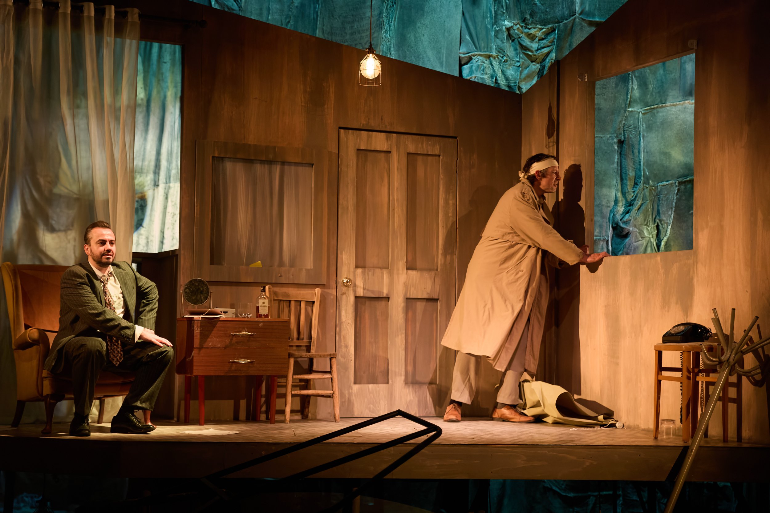 Rhinoseros by Theatr Genedlaethol Cymru Production Photos. Photo by Mark Douet  _50A4417.JPG