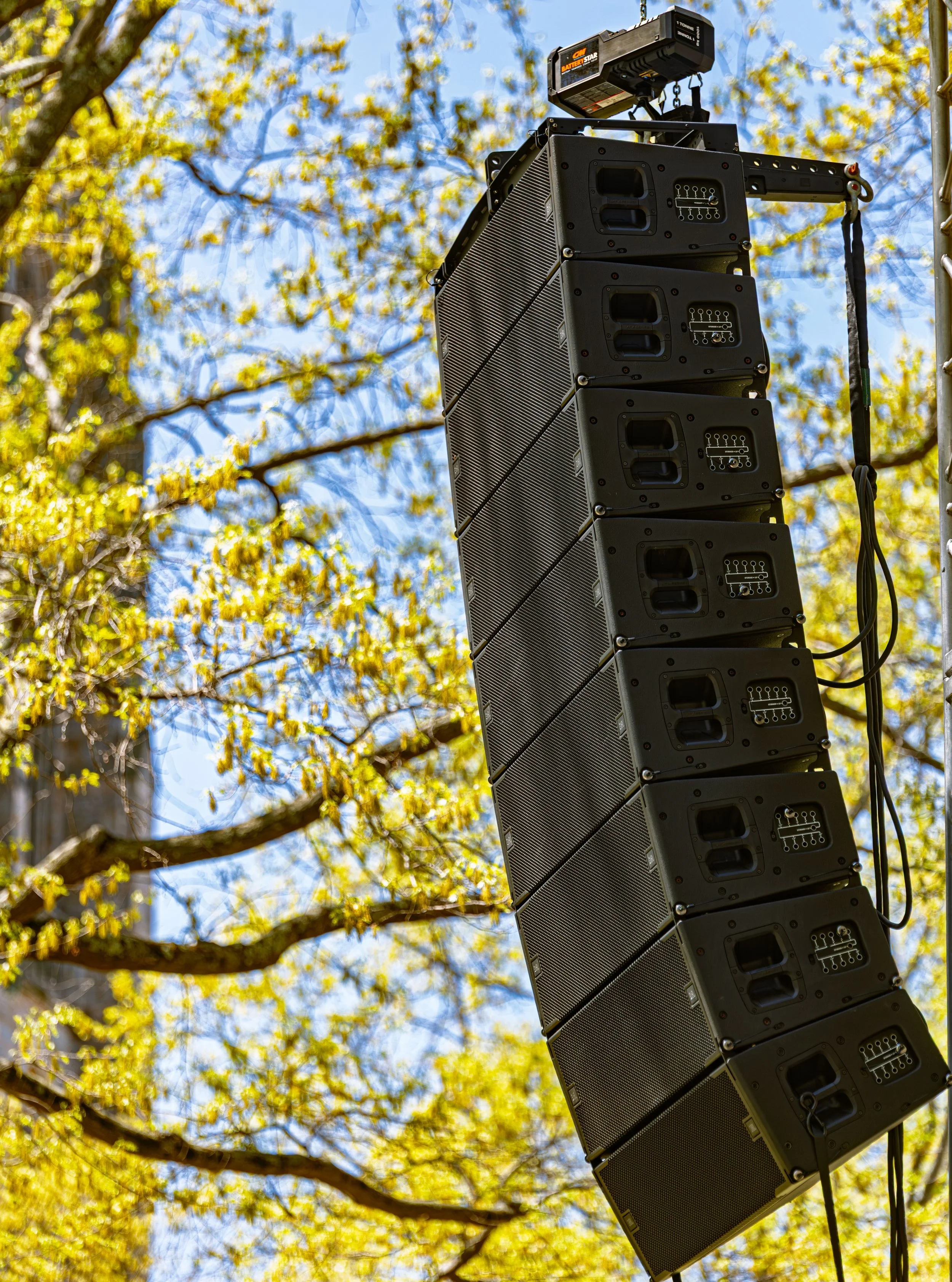 JBL VTX A12 flying high &mdash; clarity, power, and coverage dialed in. 🔊⚡
#JBLVTXA12 #LineArray #LiveSound #ProAudio #ConcertAudio #AudioSystem #FOH #SoundEngineer #ShowReady