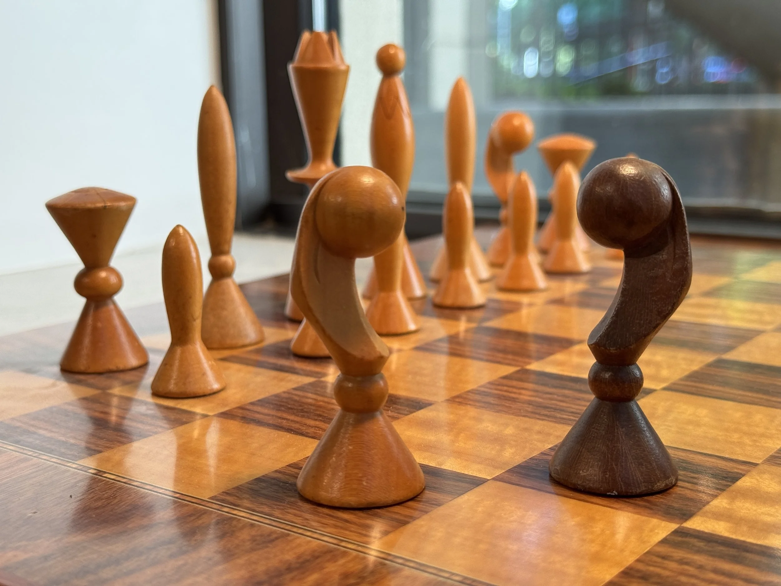 Arthur Elliott, Universum Chess set, 1958