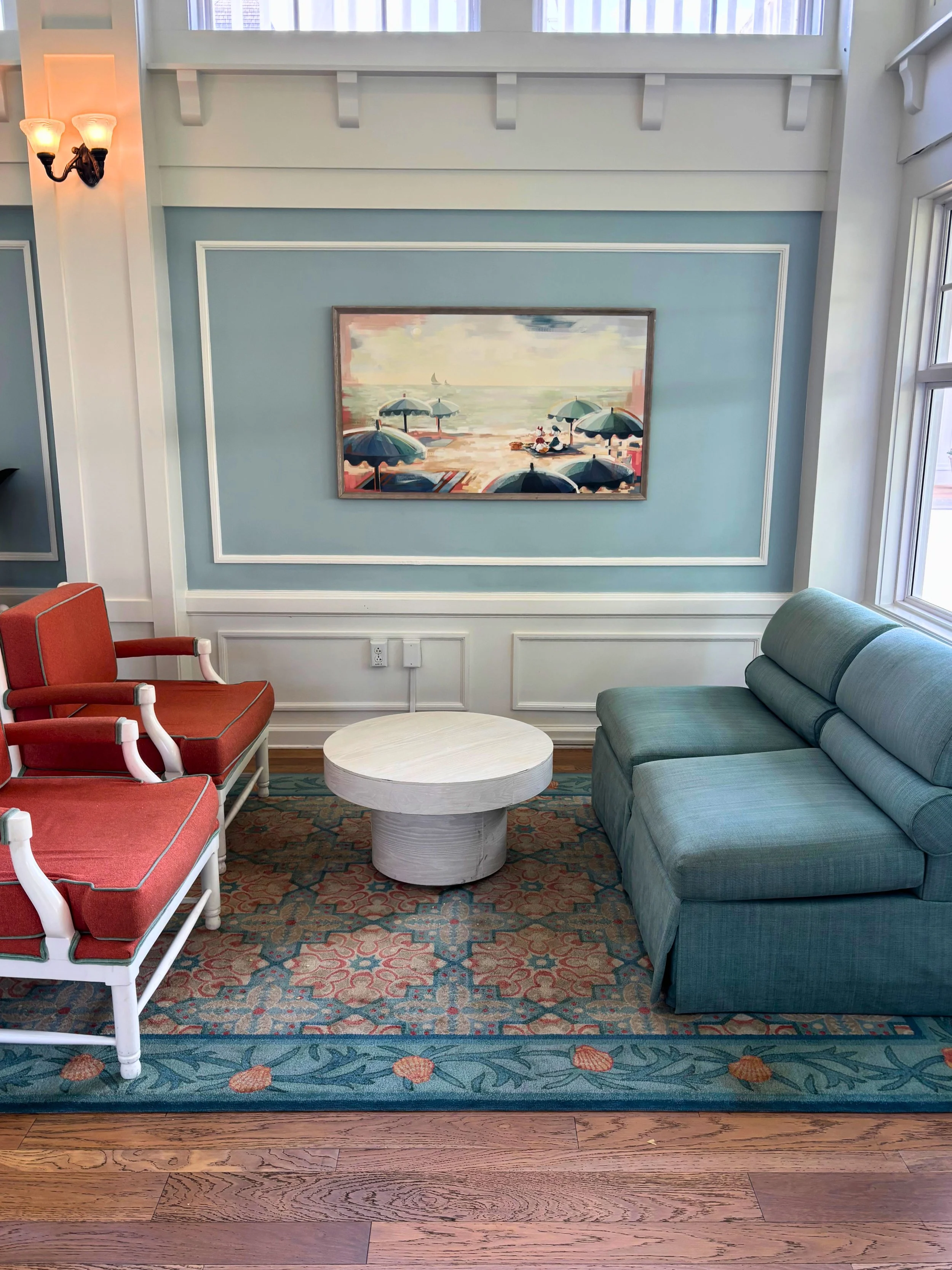 sofa and chairs in sole.jpg