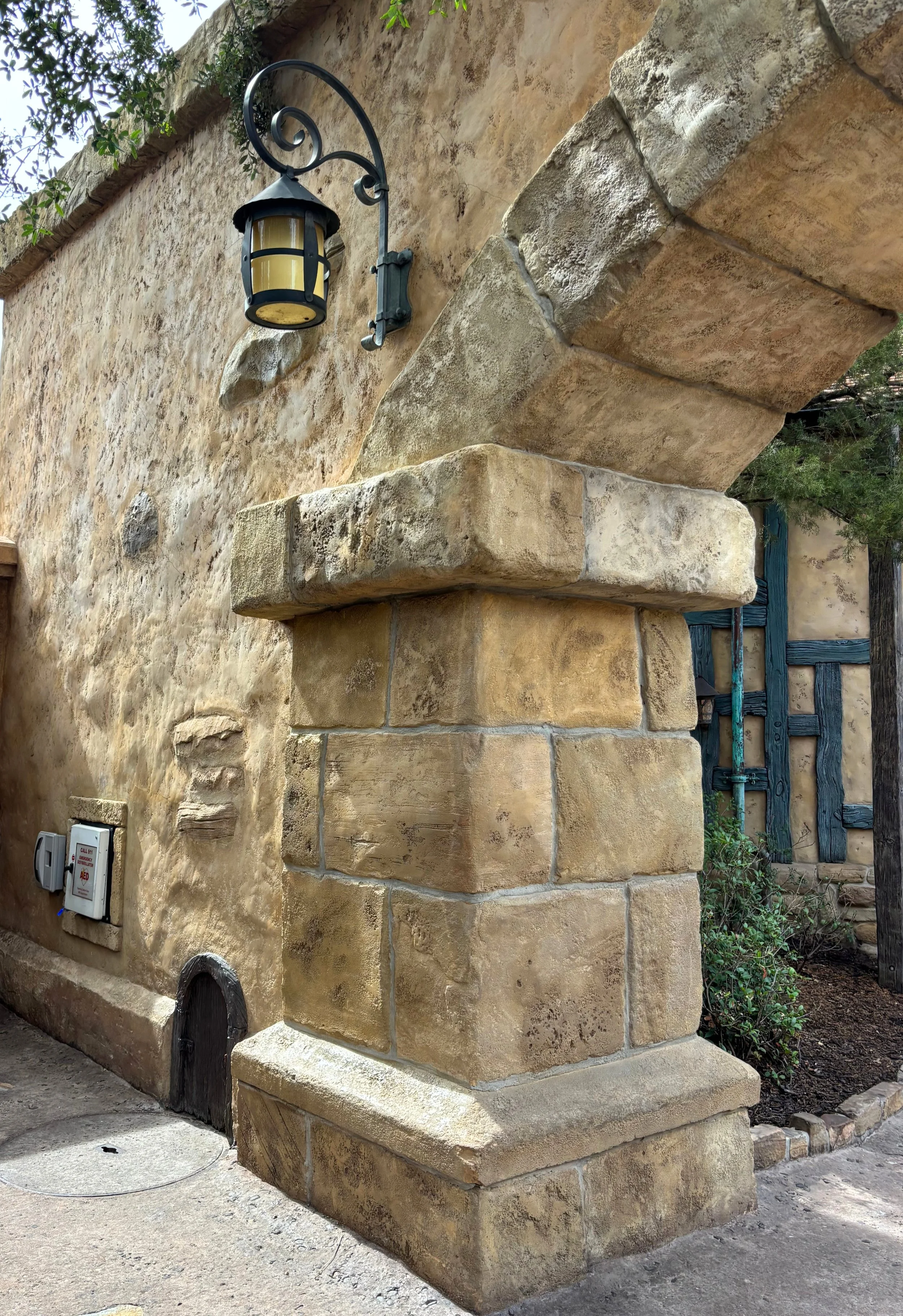 gaston other outside column.jpg
