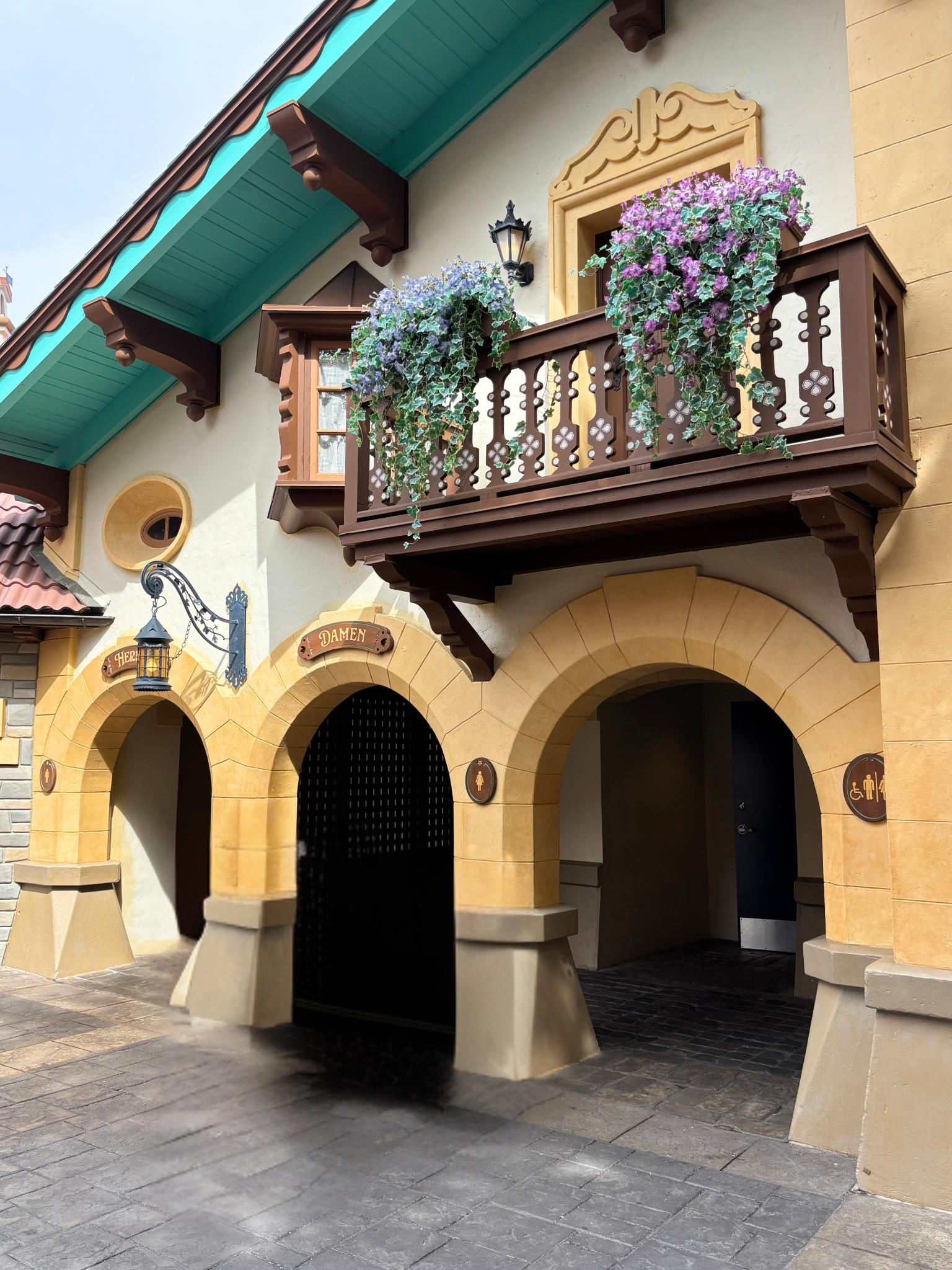 pinoc outside with entrance.png