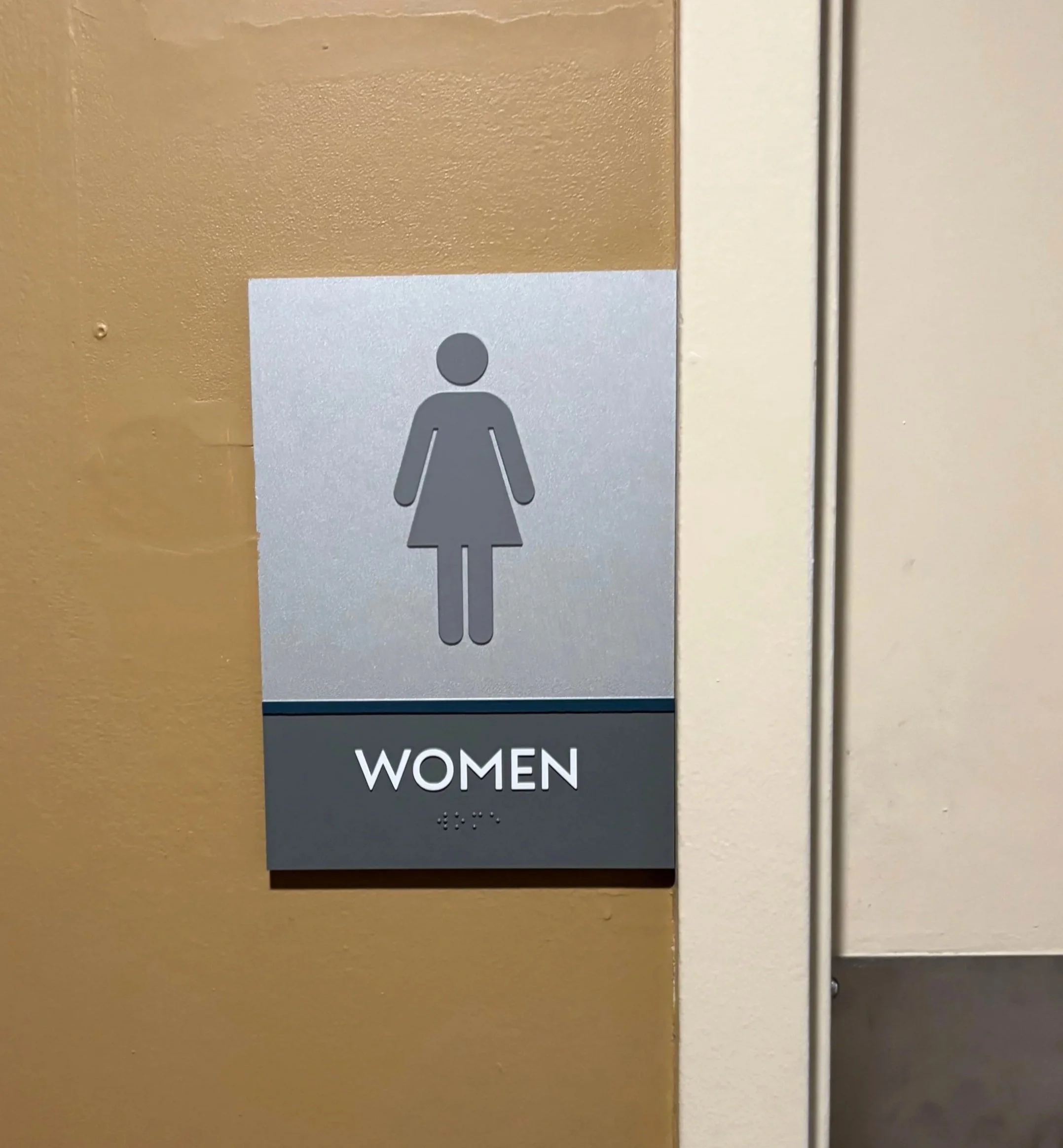 cont+monorail+women+sign.jpg
