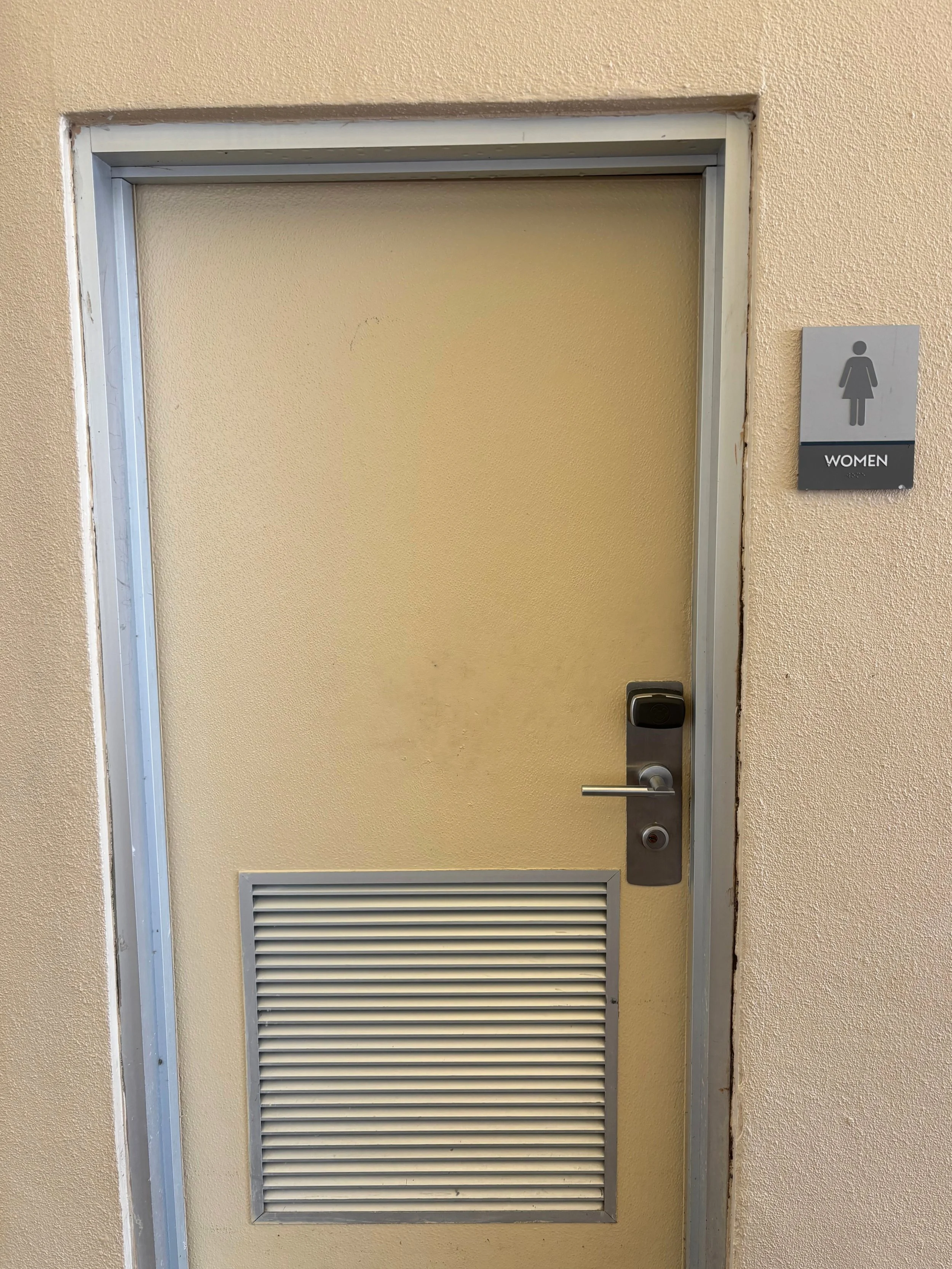 cont outside women door and sign.jpg