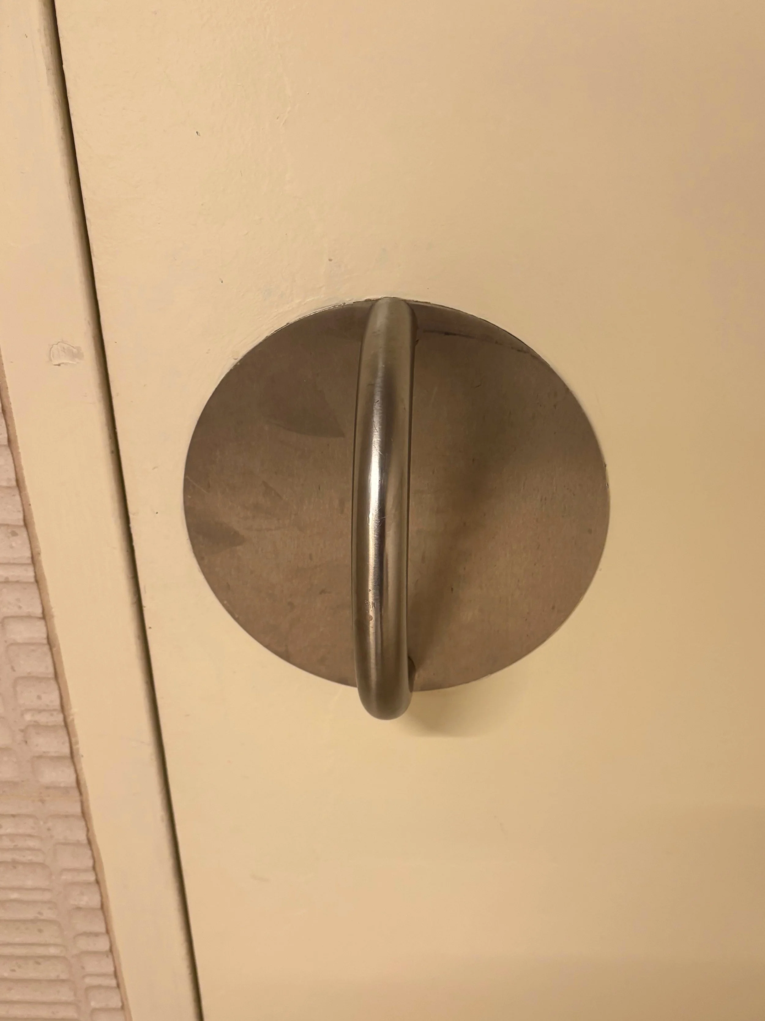 cont conf door handle.jpg