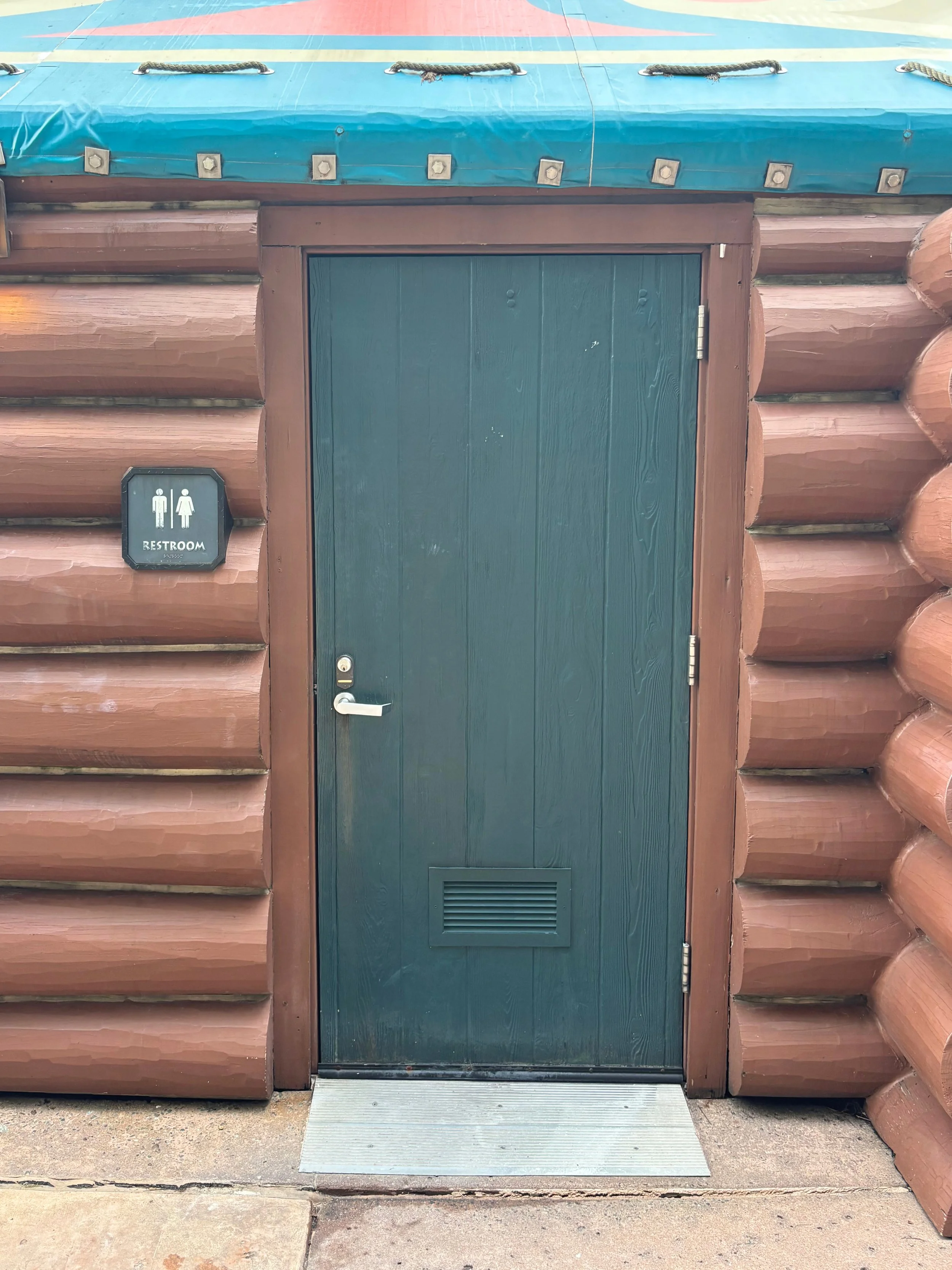 wild bar outside entrance.jpg