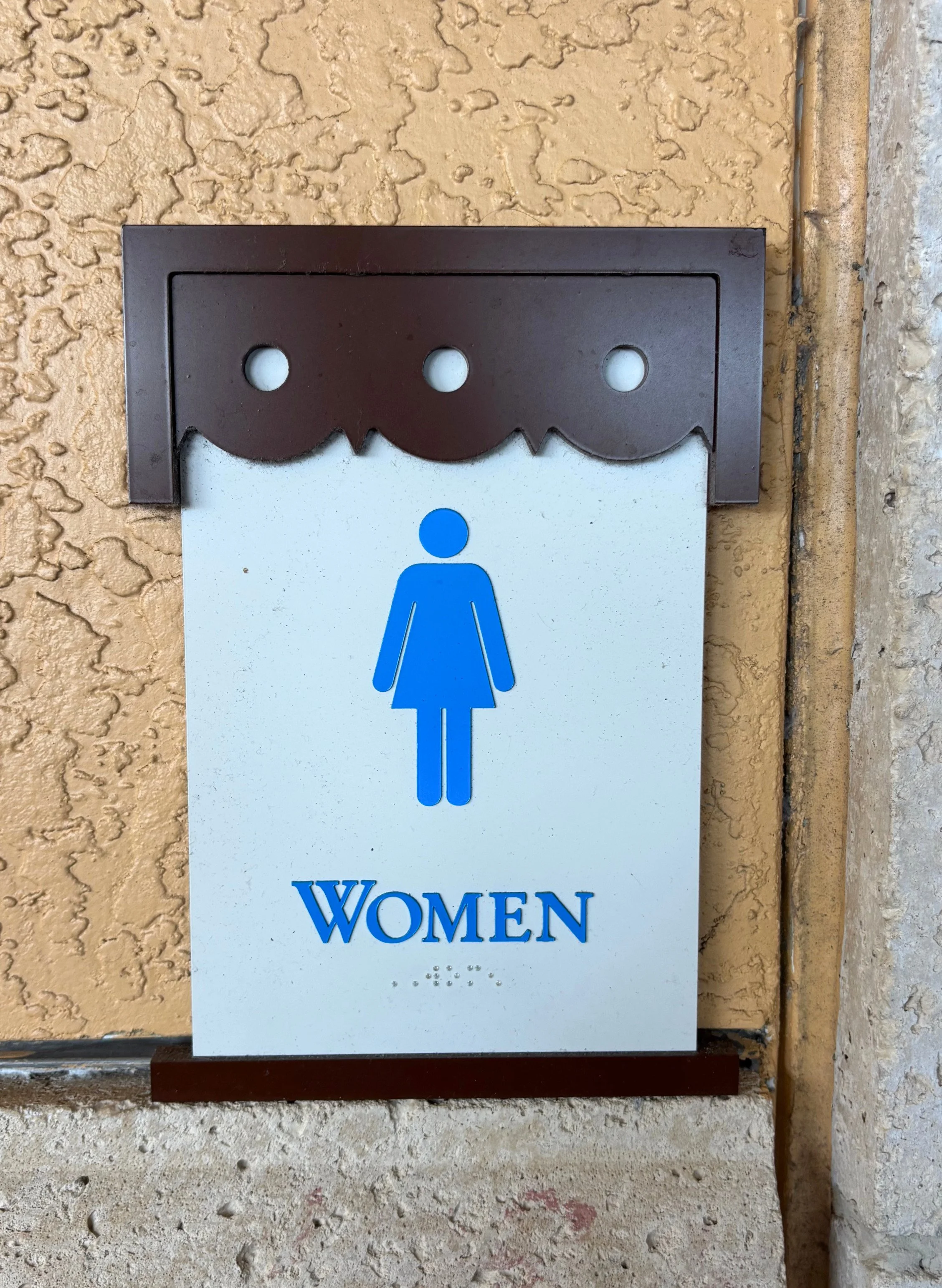 skyliner hub blue women sign.jpg